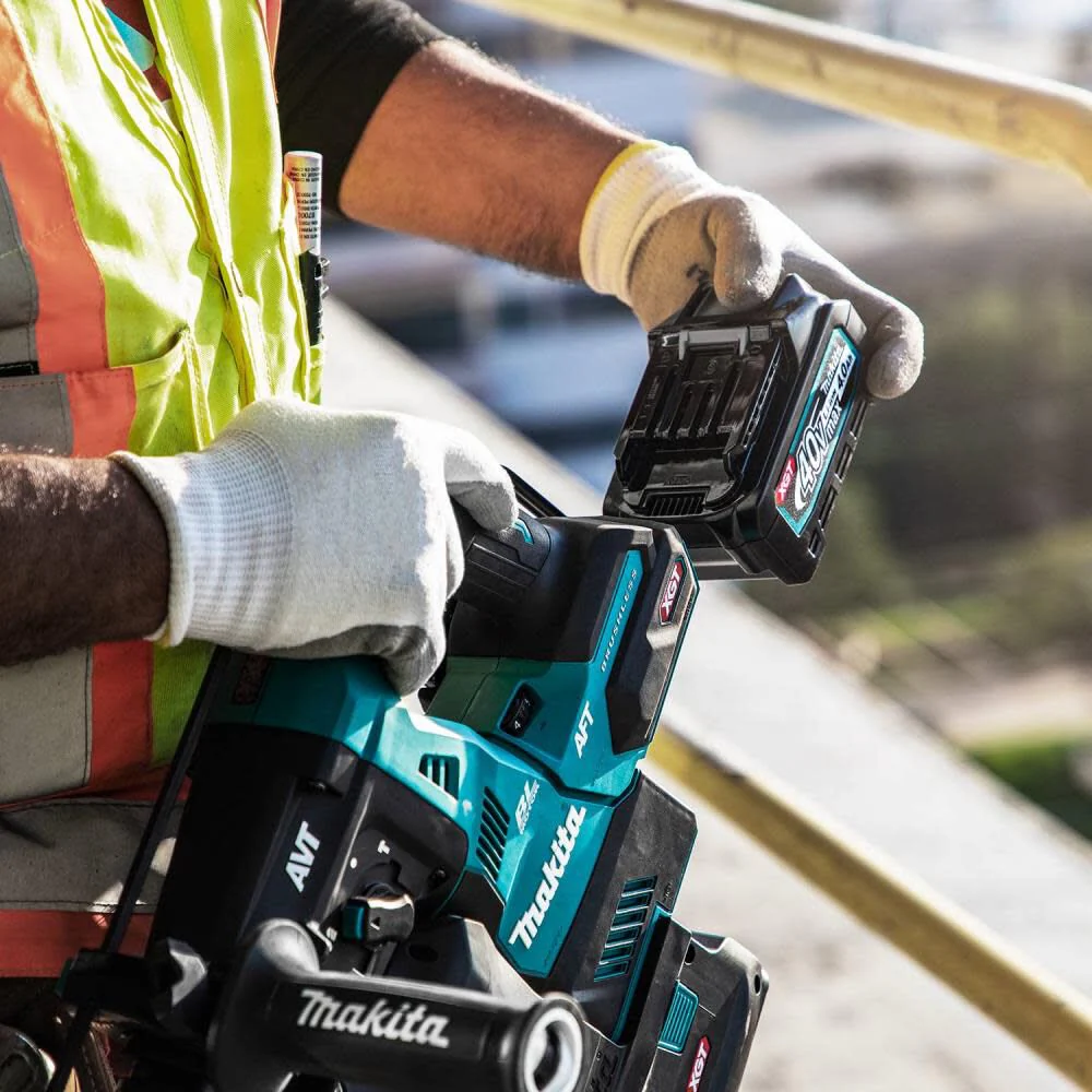 Makita GRH02M1 40V Max XGT️ Rotary Hammer Kit 1-1/8in AVT - Image 6