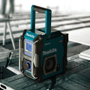 Makita (GRM02) 40V Max XGT Lithium-Ion Cordless Bluetooth Job Site Radio (Tool Only) - Image 2