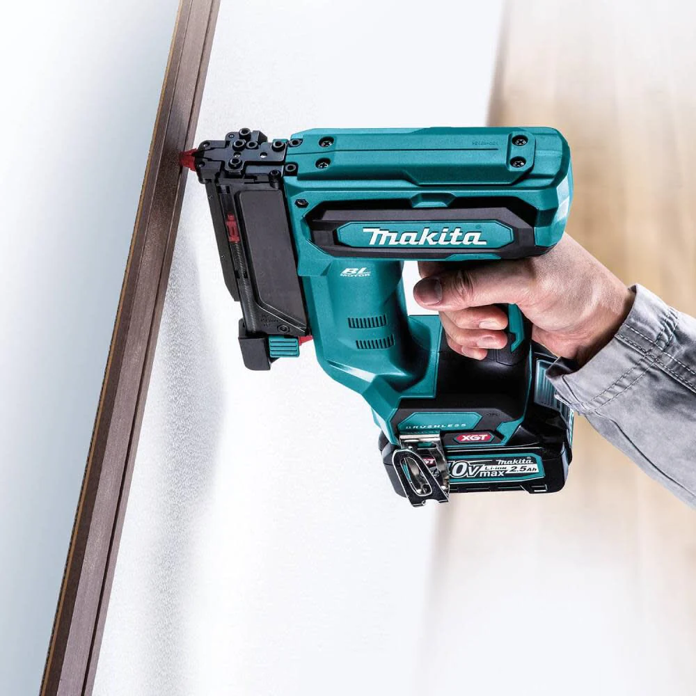 Makita GTP01D1 40V Max XGT️ 23-Gauge Pin Nailer Kit Brushless Cordless - Image 9