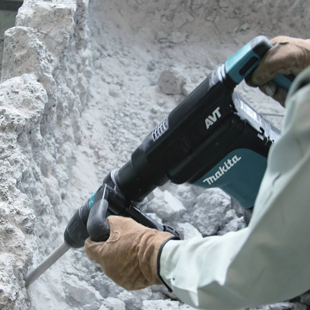 Makita (HM1111C) 17 lb. AVT Demolition Hammer, accepts SDS-MAX bits, var. spd., case - Image 2