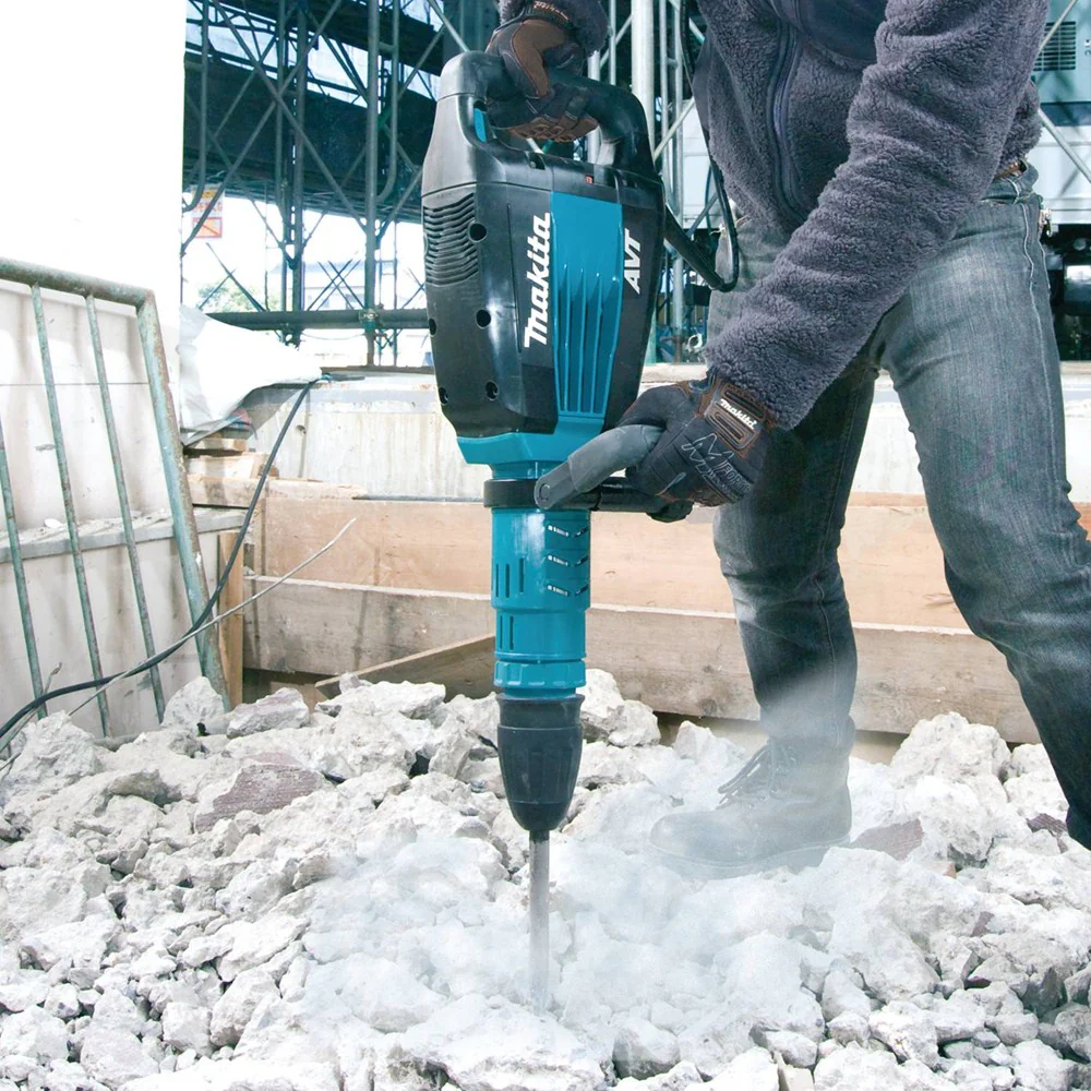 Makita (HM1214C) 27 lb. AVT Demolition Hammer, accepts SDS-MAX bits, case (w/ wheels) - Image 2