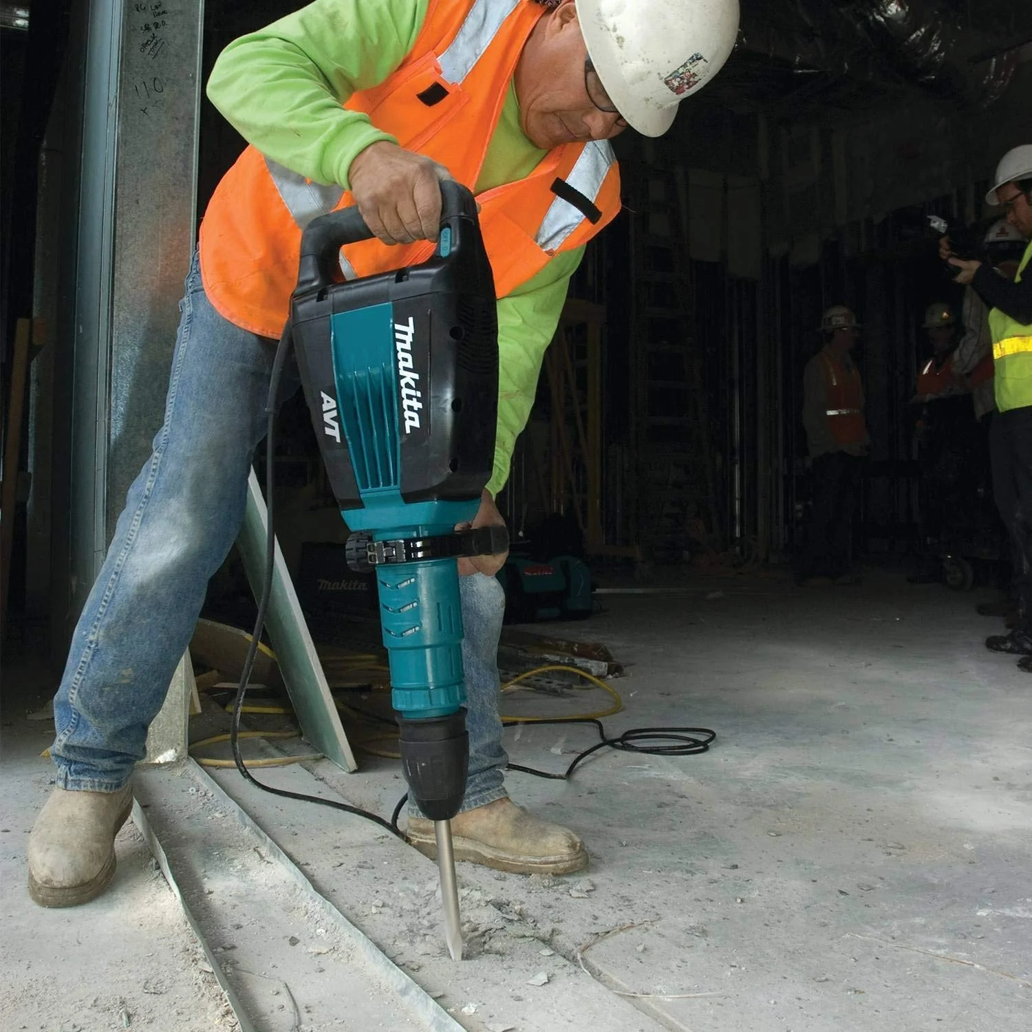 Makita (HM1214CX) 27 lbs. 14 AMP SDS-MAX Demolition Hammer - Image 4