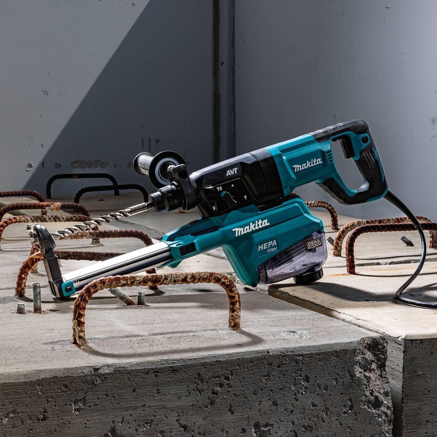 Makita HR2663 1" SDS-PLUS AVT Rotary Hammer, with HEPA Dust Extractor (D-Handle) - Image 6