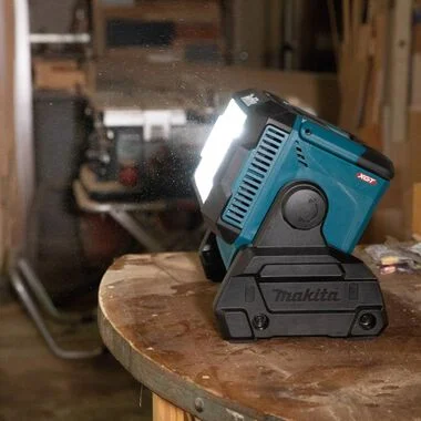 Makita ML009G 40V Max XGT Cordless Work Light (Bare Tool) - Image 5