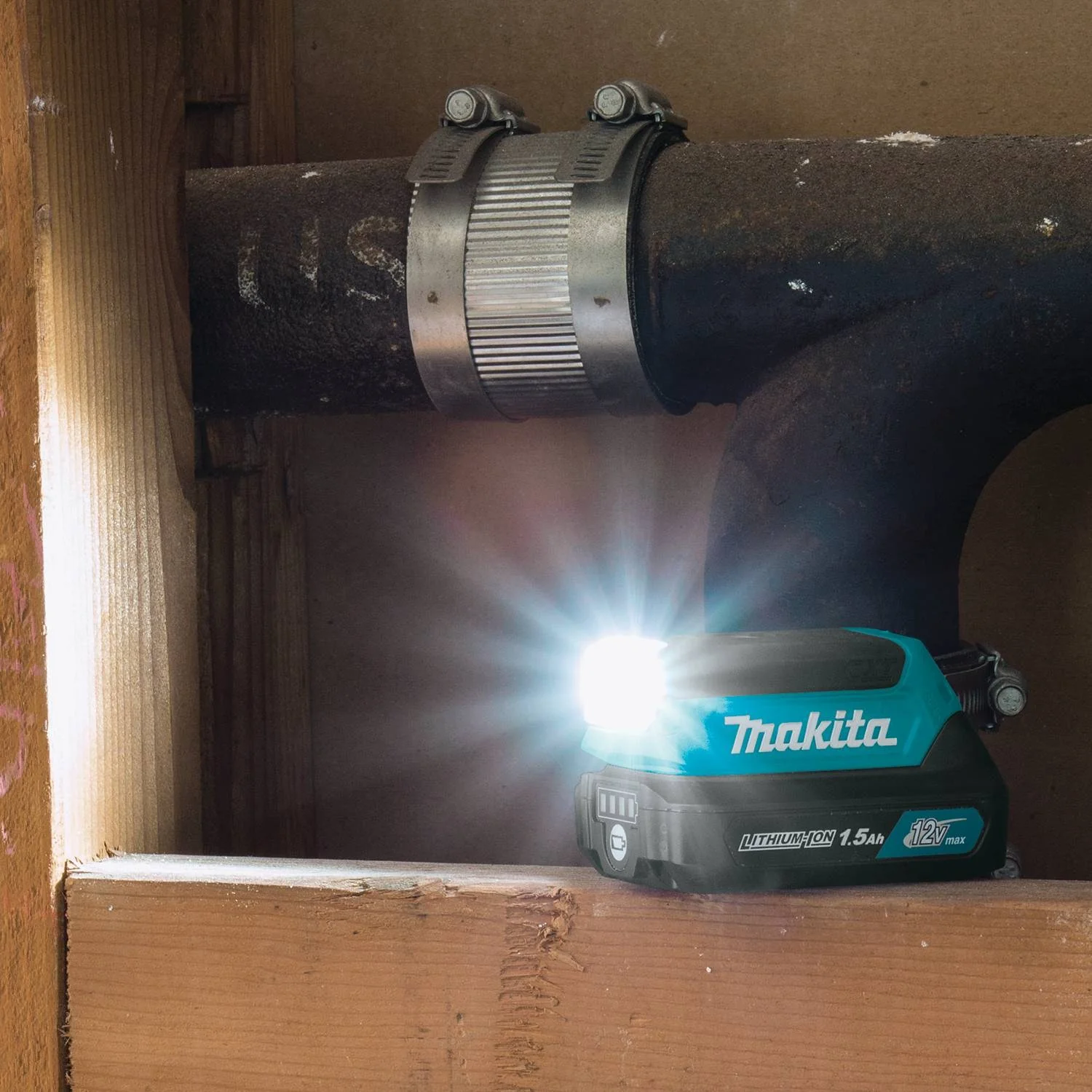 Makita 12 Volt Max CXT Lithium-Ion Cordless L.E.D. Flashlight (Flashlight Only) - Image 2