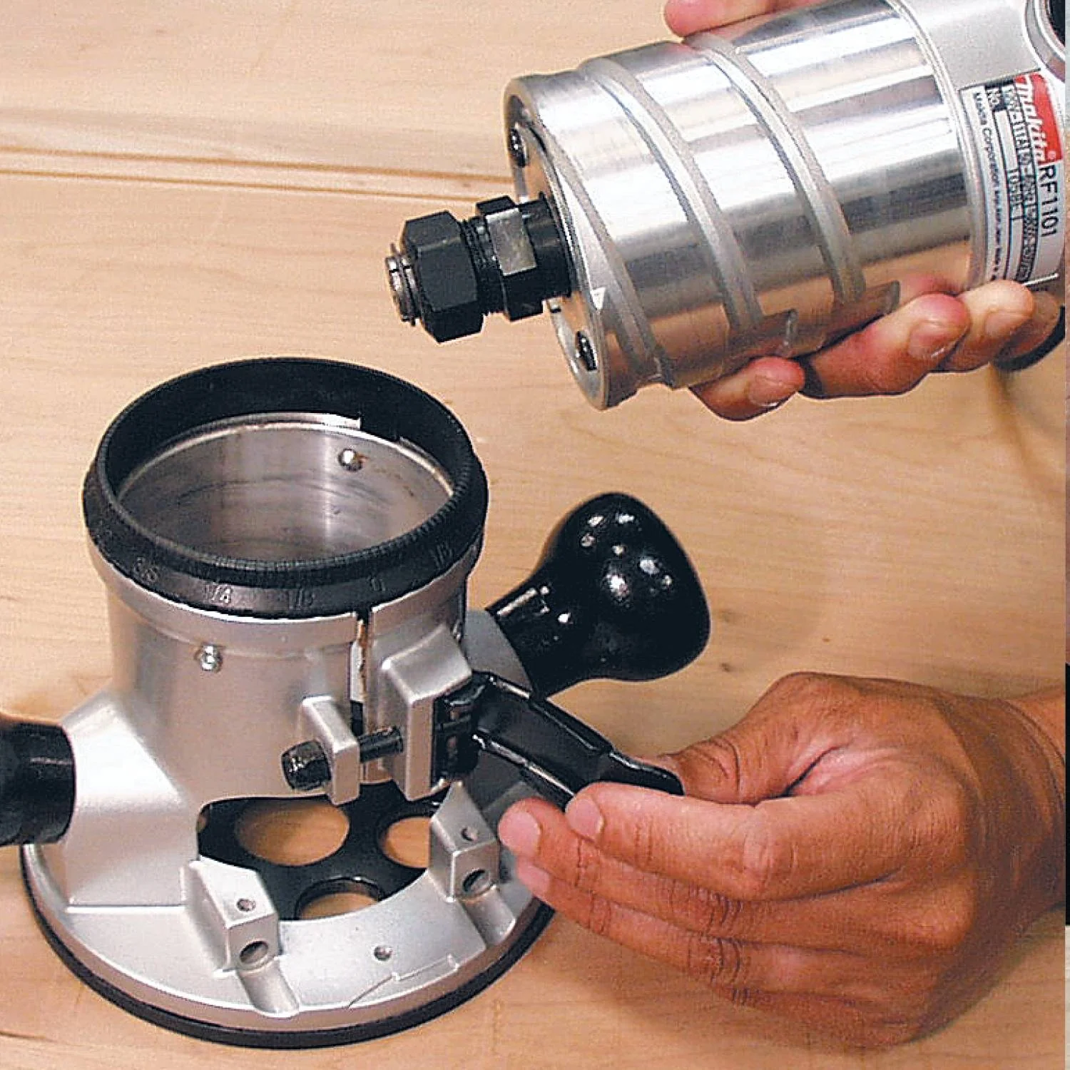 Makita 2-1/4 HP Router Kit, Plunge and Fixed Base, 8,000-24,000 RPM, var. spd., case - Image 4
