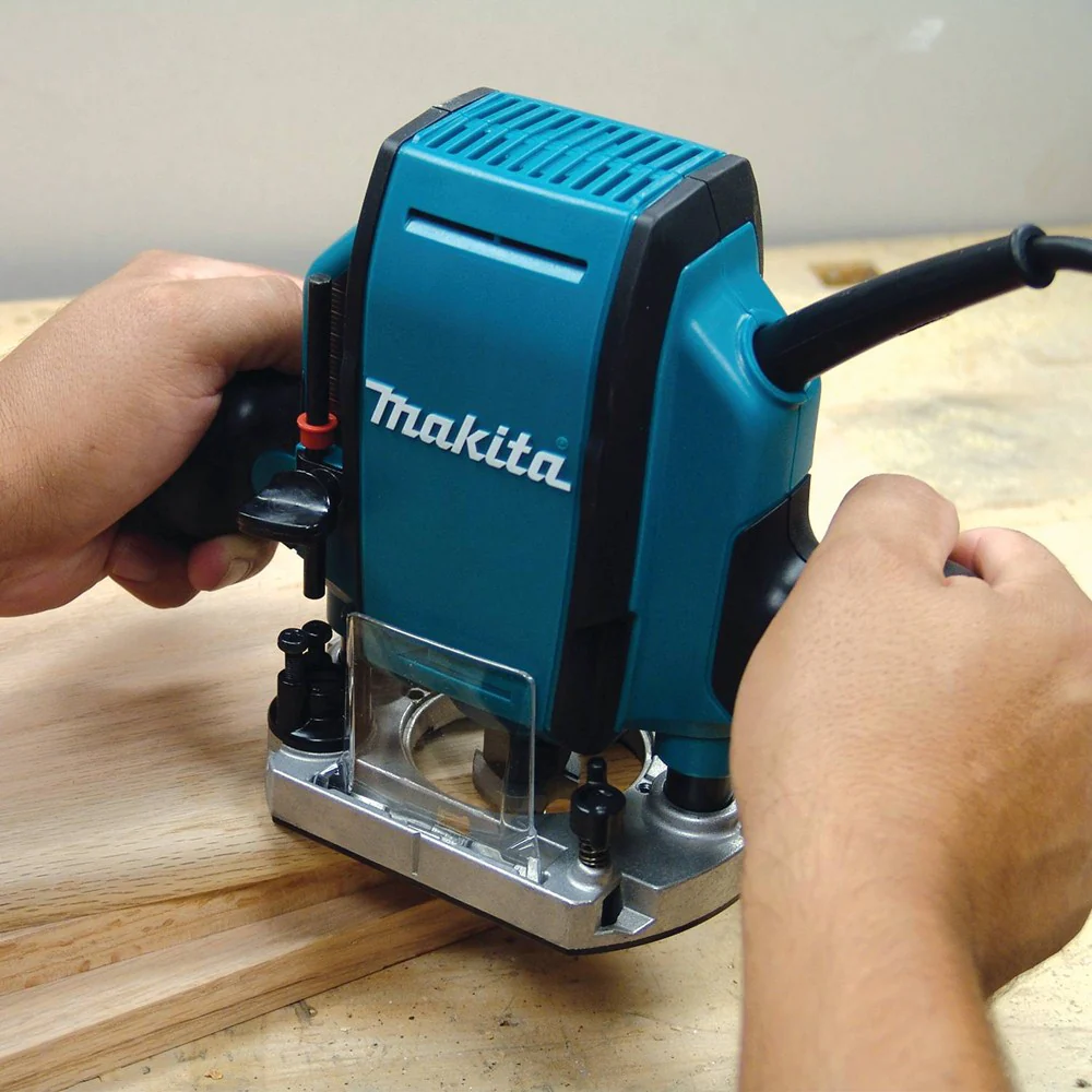 Makita 1-1/4 HP Plunge Router, 27,000 RPM, case - Image 2