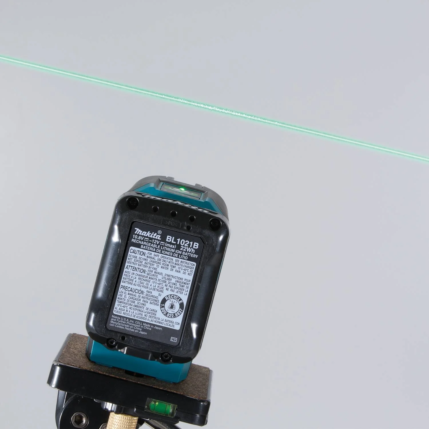 Makita 12V Max CXT Self-Leveling Cross-Line Green Laser (Bare Tool) - Image 5