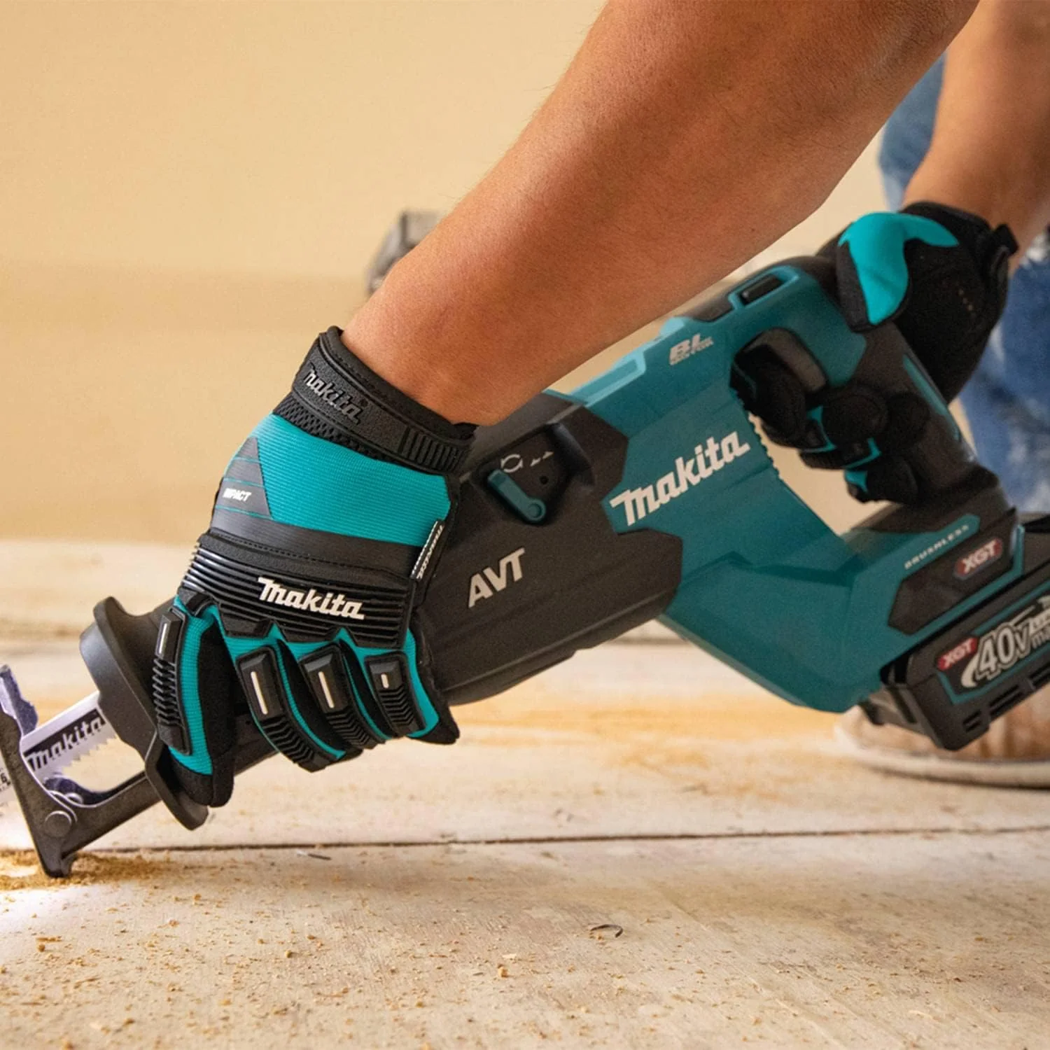 Makita T-04248 Advanced Impact Demolition Gloves, Medium - Image 5