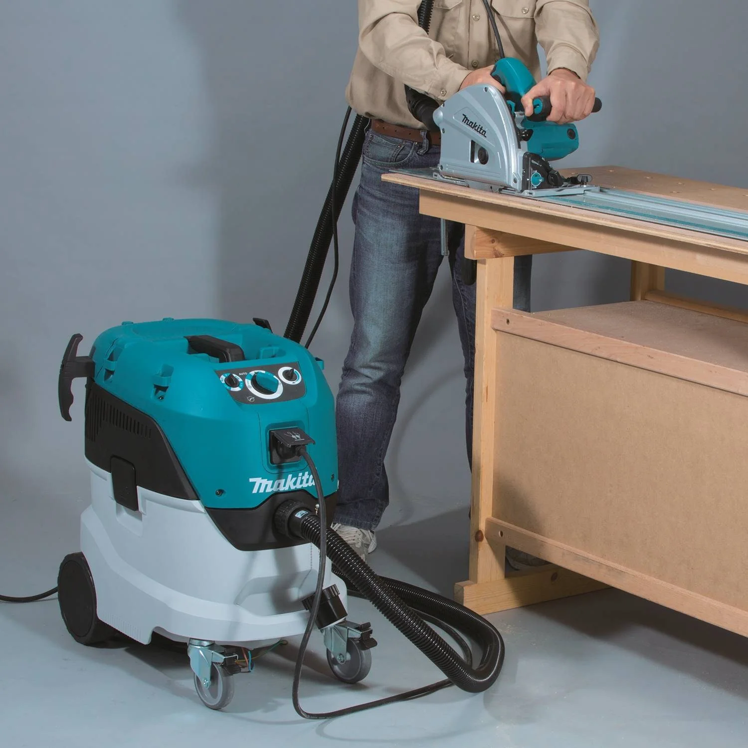 Makita (VC4210L) 11 Gallon Wet/Dry HEPA Filter Dust Extractor/Vacuum, AWS Capable - Image 4
