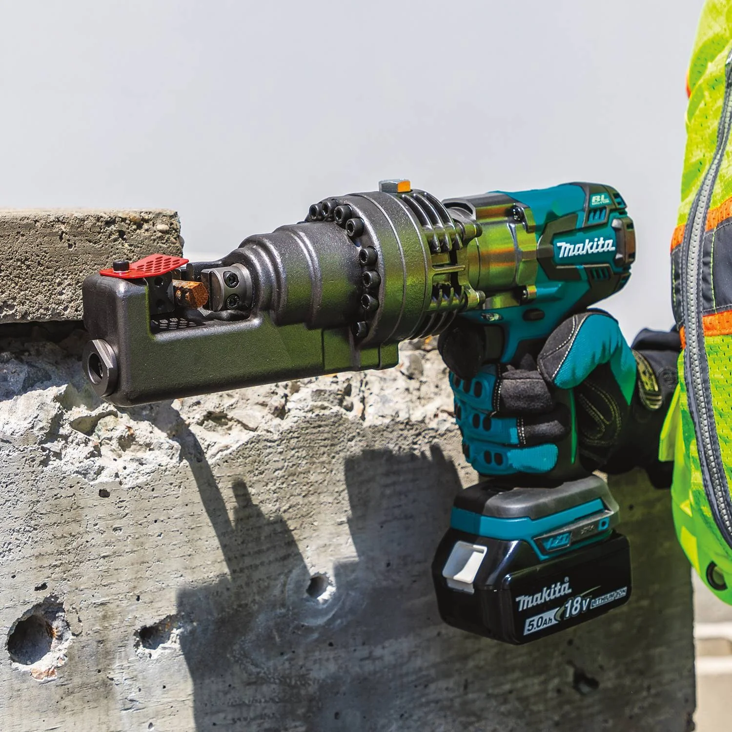 Makita (XCS04T1) 18V LXT Lithium-Ion Brushless Cordless Rebar Cutter Kit, case, with one battery (5.0Ah) - Image 2