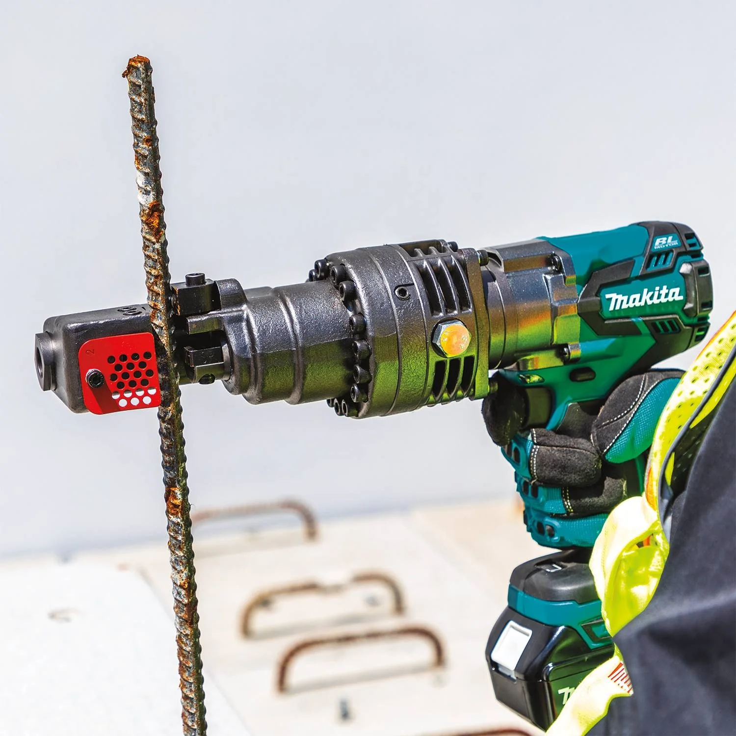 Makita (XCS04T1) 18V LXT Lithium-Ion Brushless Cordless Rebar Cutter Kit, case, with one battery (5.0Ah) - Image 4