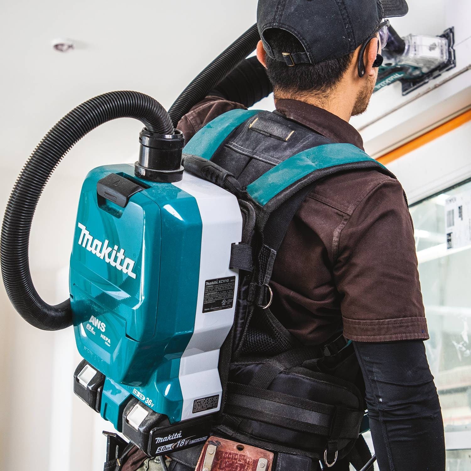 Makita (XCV10PTX) 36V (18V X2) LXT Brushless 1/2 Gallon HEPA Filter Backpack Dry Dust Extractor Kit, dual port charger, AWS Capable (5.0Ah) - Image 4