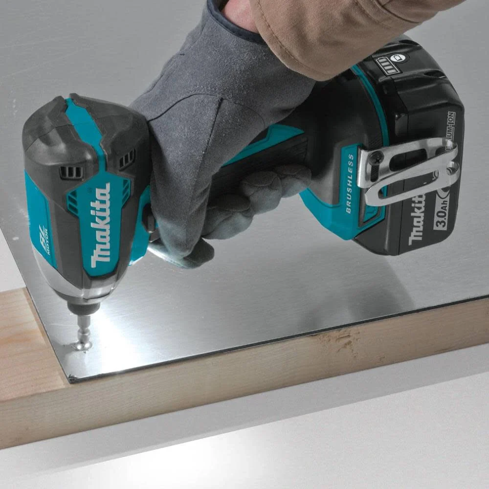 Makita 18V LXT (XDT131X2) Lithium-Ion Brushless Cordless Impact Driver 3 Ah Kit with L.E.D Flashlight and 2 Batteries - Image 6