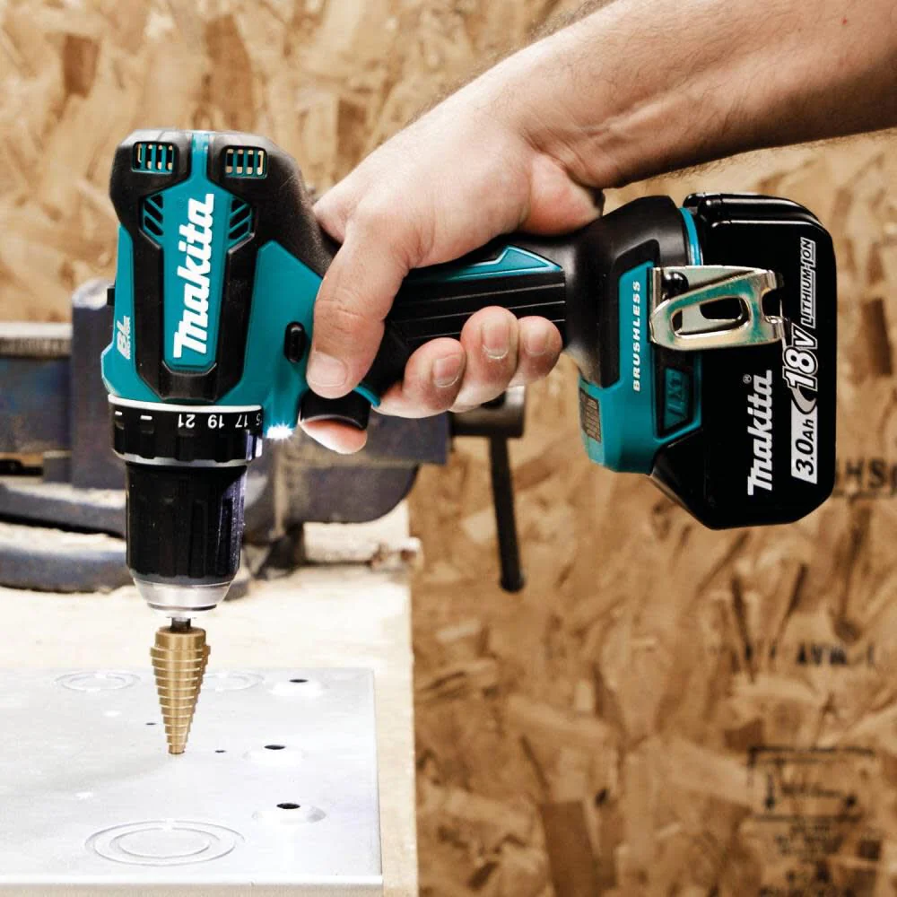 Makita 18V LXT (XFD131X2) Lithium-Ion Brushless Cordless 1/2 Inch Driver-Drill 3 Ah Kit with L.E.D Flashlight and 2 Batteries - Image 5