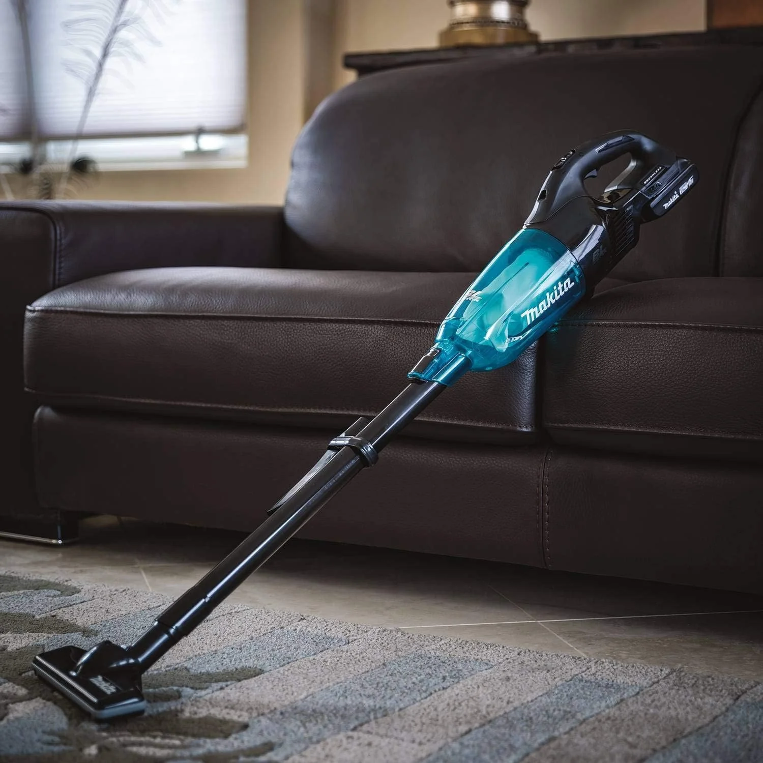 Makita 18V LXT (XLC03R1BX4) Lithium-ion Compact Brushless Cordless Vacuum Kit - Image 5