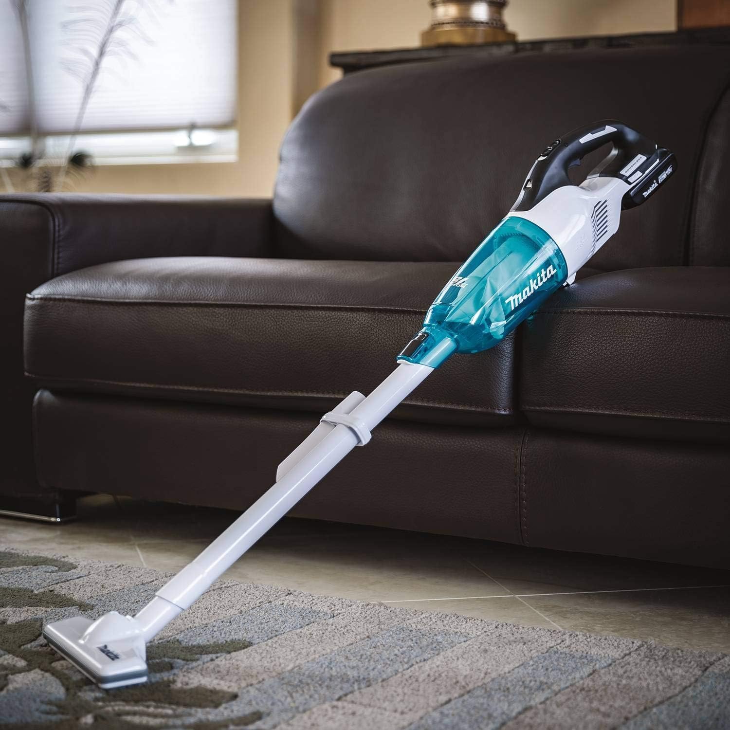 Makita XLC03R1WX4 18V LXT Lithium-Ion Compact Brushless Cordless Vacuum Kit, Trigger W/Lock (2.0Ah), White - Image 3