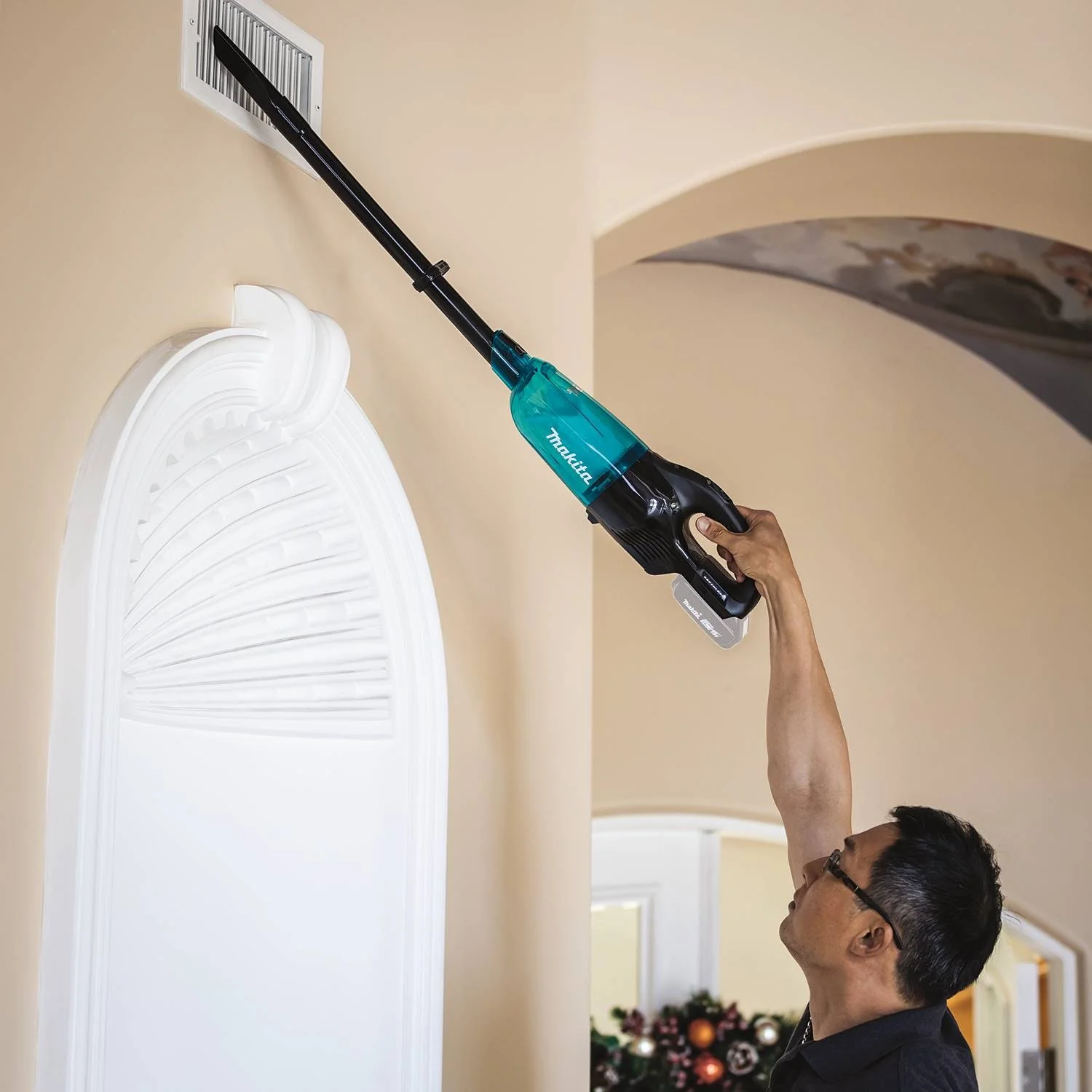 Makita XLC03ZBX4 - 18V LXT Lithium-ion Brushless Compact Cordless Vacuum, Trigger w/ Lock (Bare Tool) - Image 2