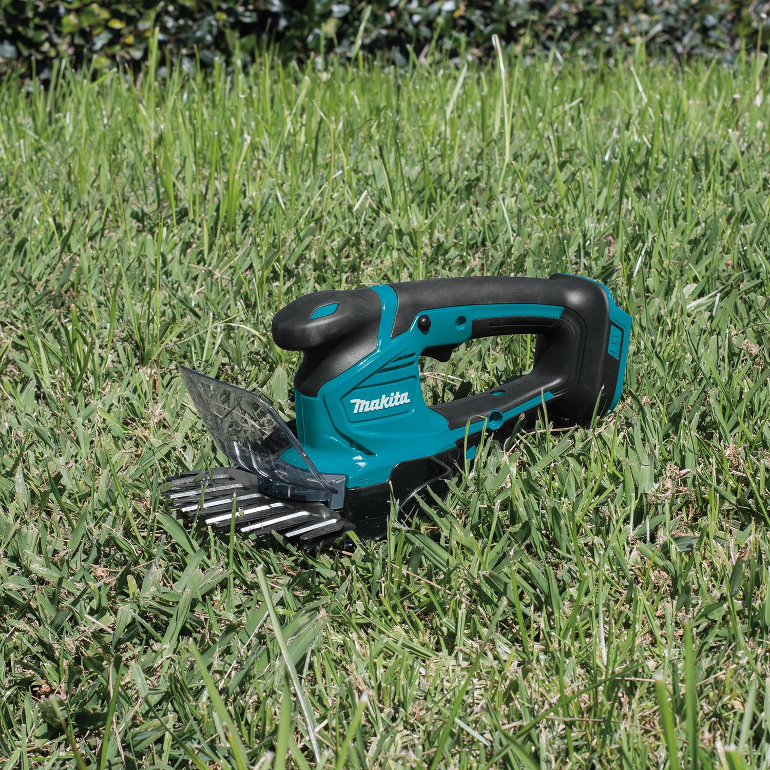 Makita XMU04ZX - 18V LXT Lithium-Ion Cordless Grass Shear with Hedge Trimmer Blade (Bare Tool) - Image 3