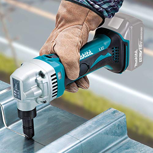Makita (XNJ01T) 18V LXT Lithium-Ion Cordless 16 Gauge Nibbler Kit 5.0 Ah - Image 5
