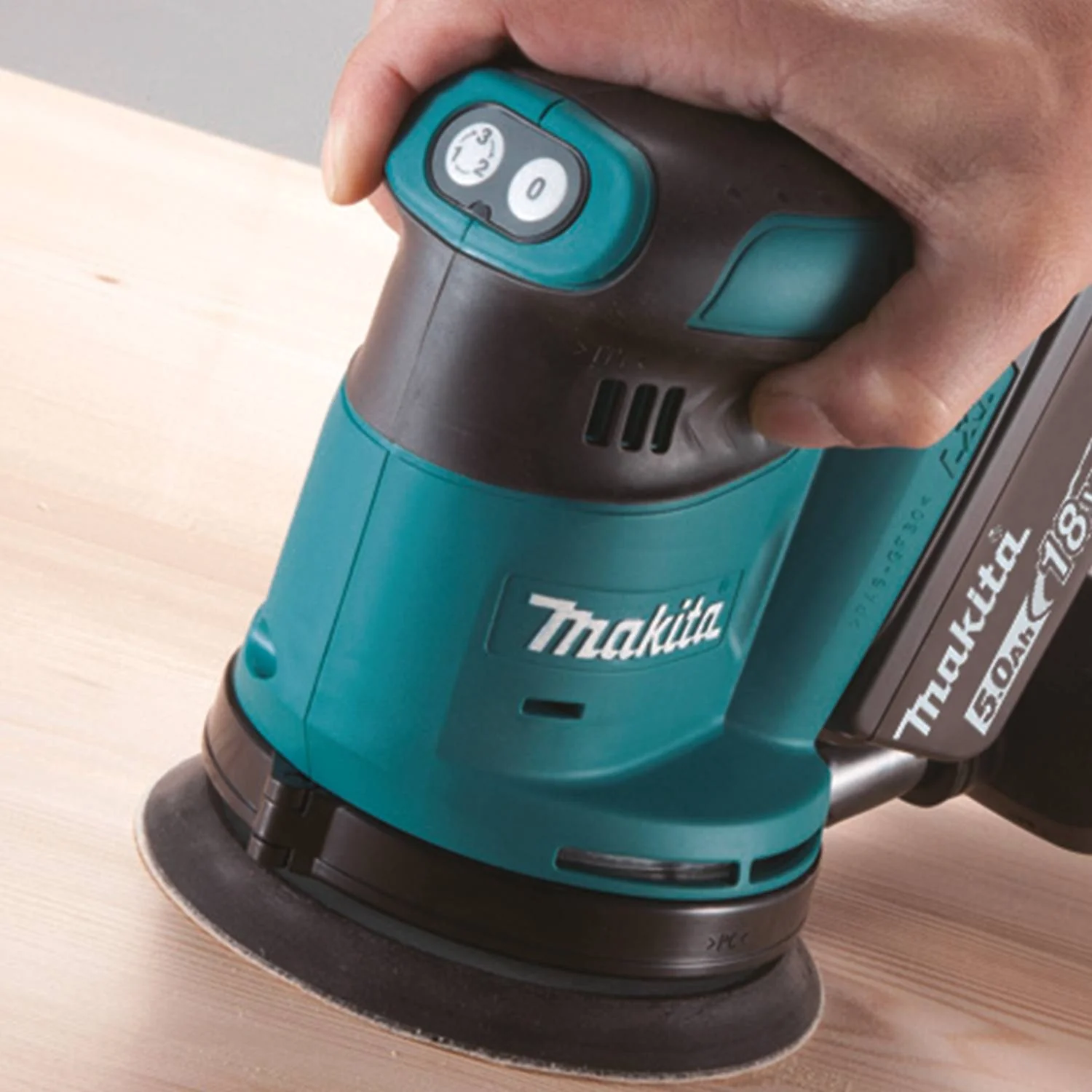 Makita XOB01T - 18V LXT Lithium-Ion Cordless 5" Random Orbit Sander Kit, 3-speed, bag (5.0Ah) - Image 5