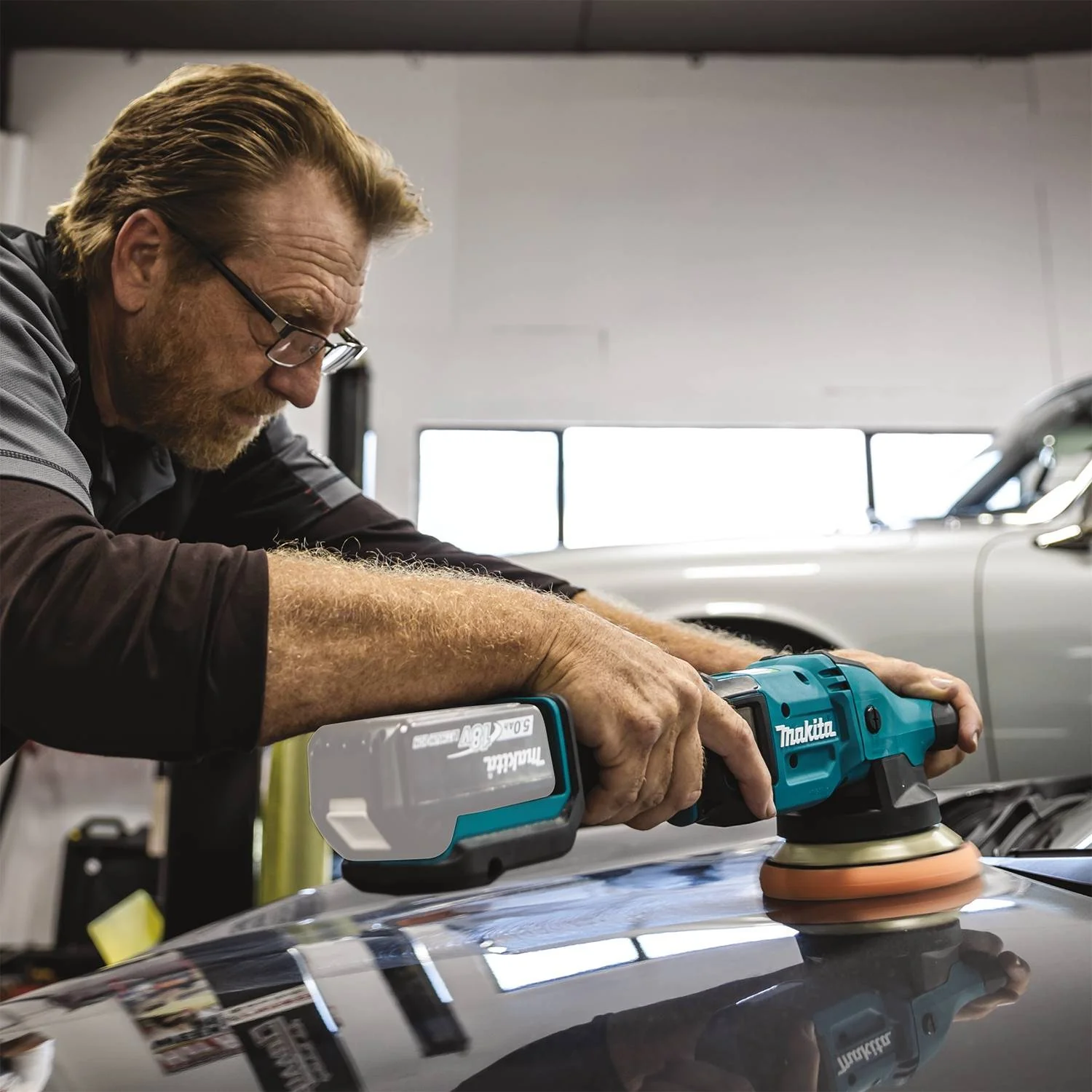 Makita (XOP02Z) 18V LXT Lithium-Ion Brushless Cordless 5 In. / 6 In. Dual Action Random Orbit Polisher (Bare Tool) - Image 5