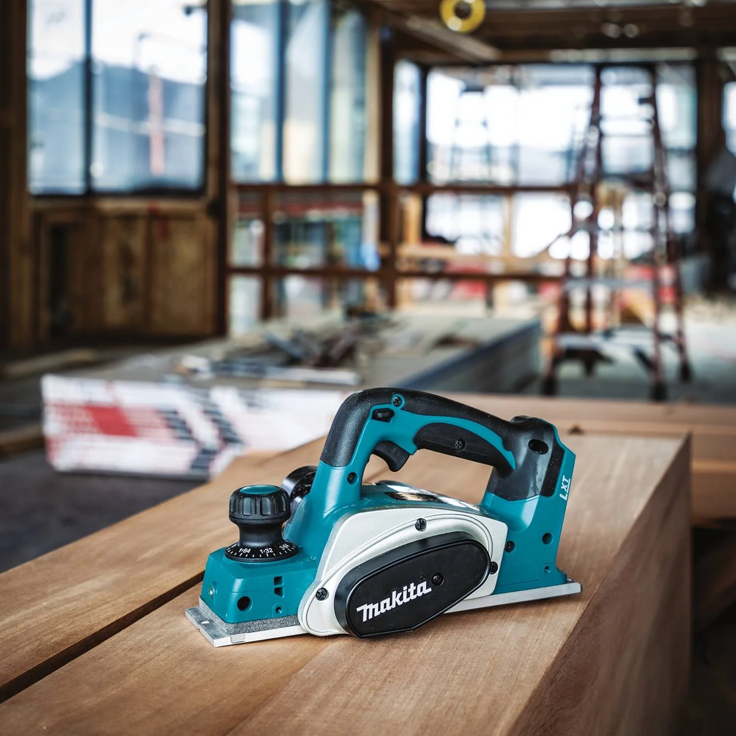 Makita XPK01Z - 18V LXT Lithium-Ion Cordless 3-1/4" Planer (Bare Tool) - Image 3