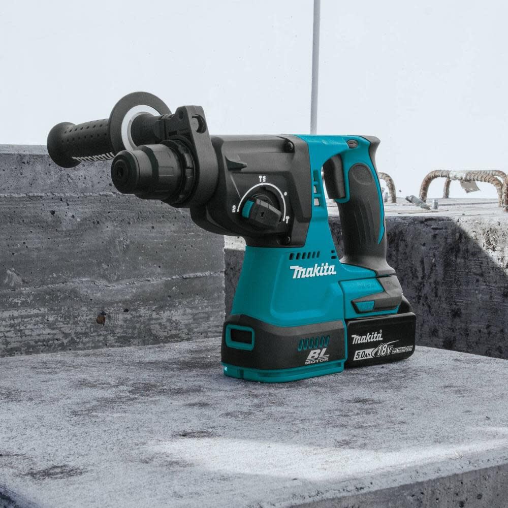 Makita XRH01T 18V LXT Lithium-Ion Brushless Cordless 1 In. Rotary Hammer Kit (5.0Ah) - Image 7