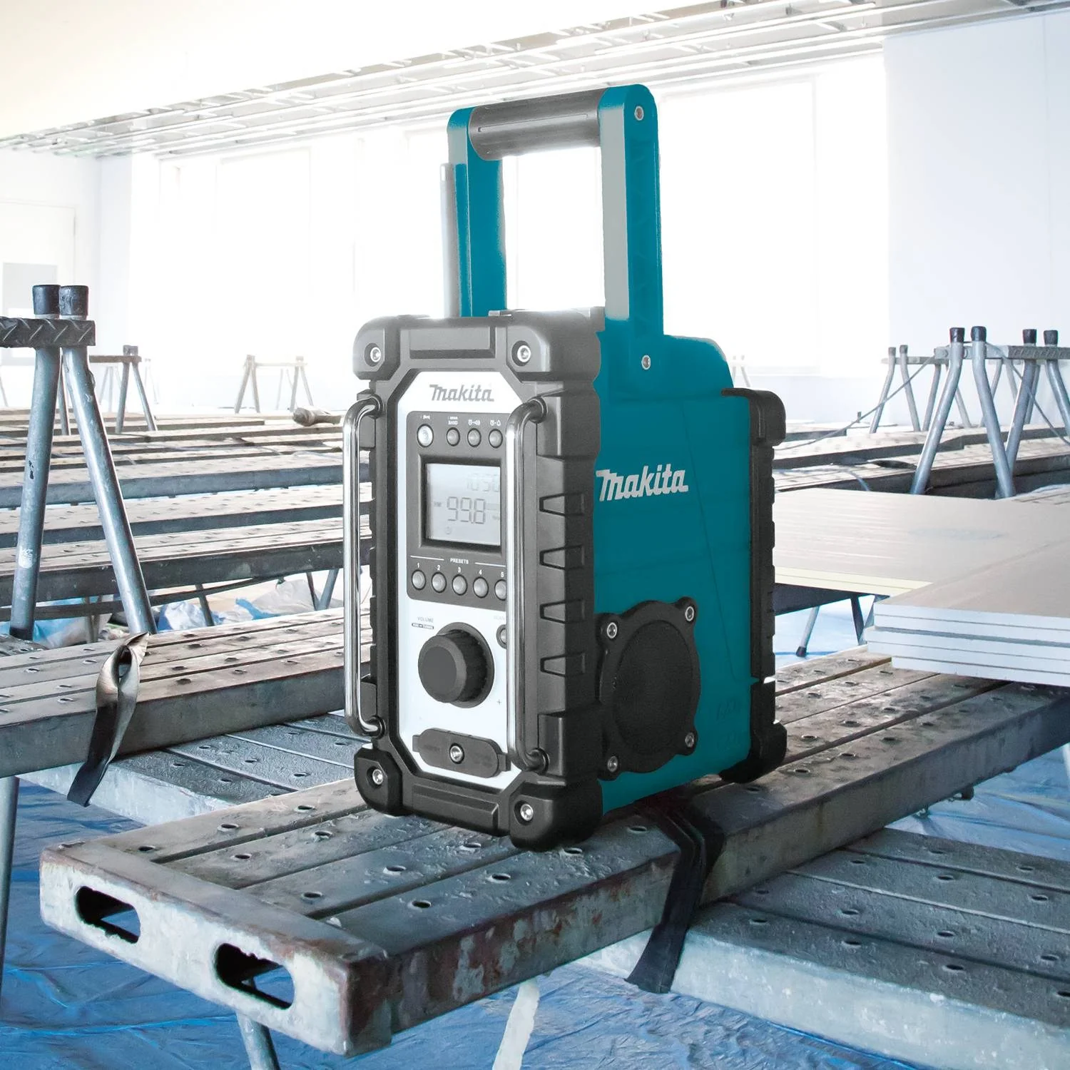 Makita 18V LXT Lithium-Ion Cordless Job Site Radio (Bare Tool) - Image 5