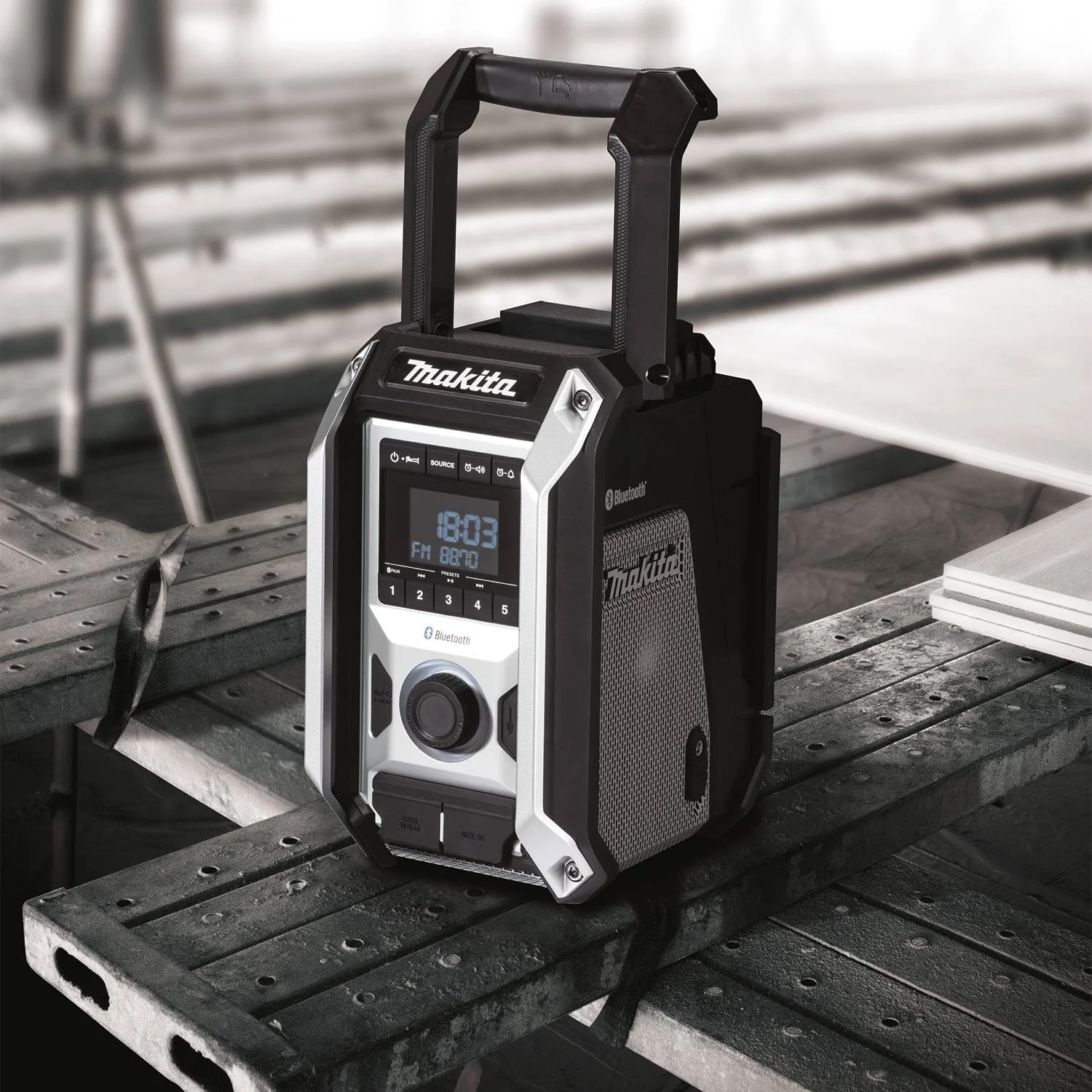Makita 18V LXT / 12V max CXT Lithium‑Ion Cordless/Corded Bluetooth Job Site Radio (Bare Tool) - Image 4