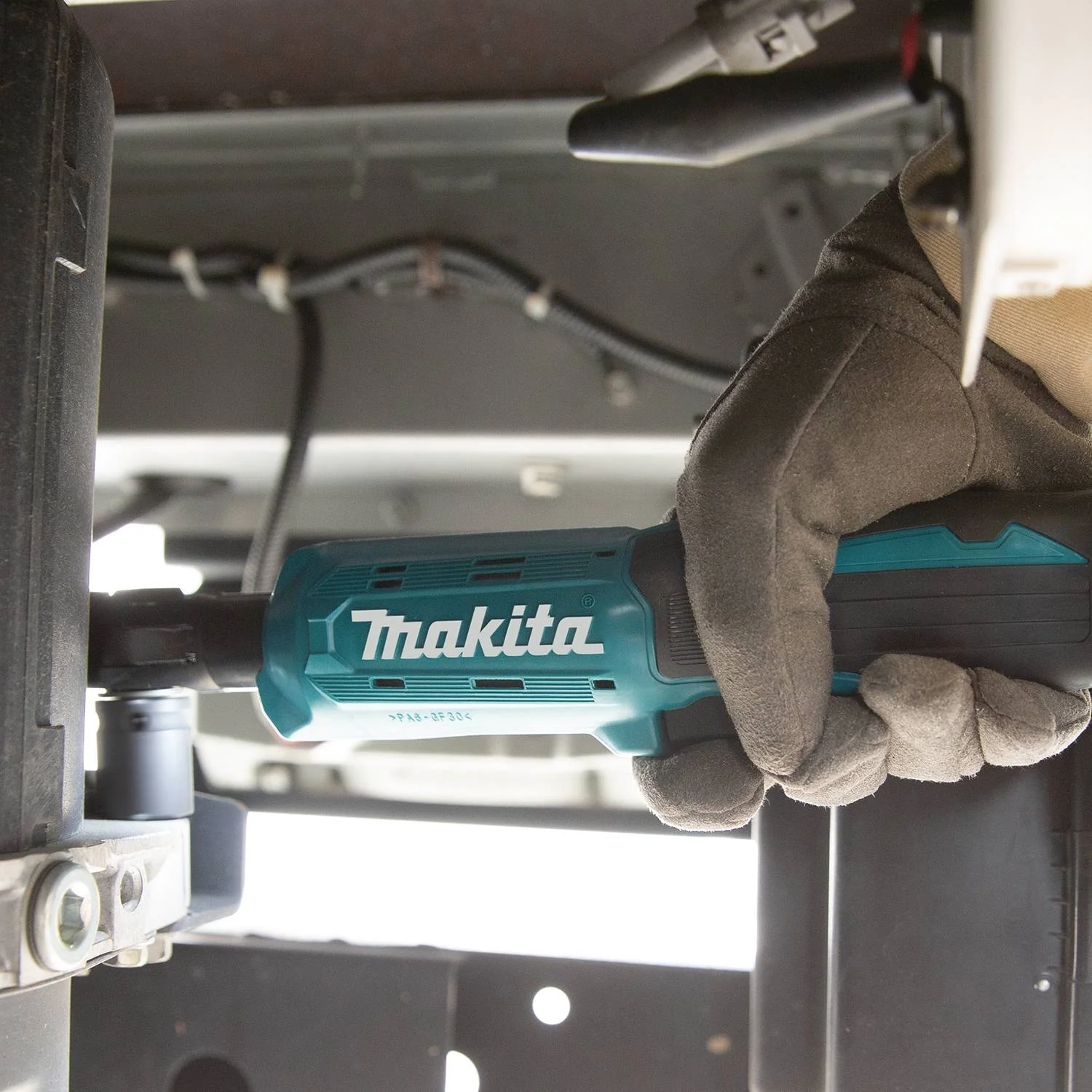 Makita XRW01Z - 18V LXT Lithium-Ion Cordless 3/8" / 1/4" Sq. Drive Ratchet (Bare Tool) - Image 2