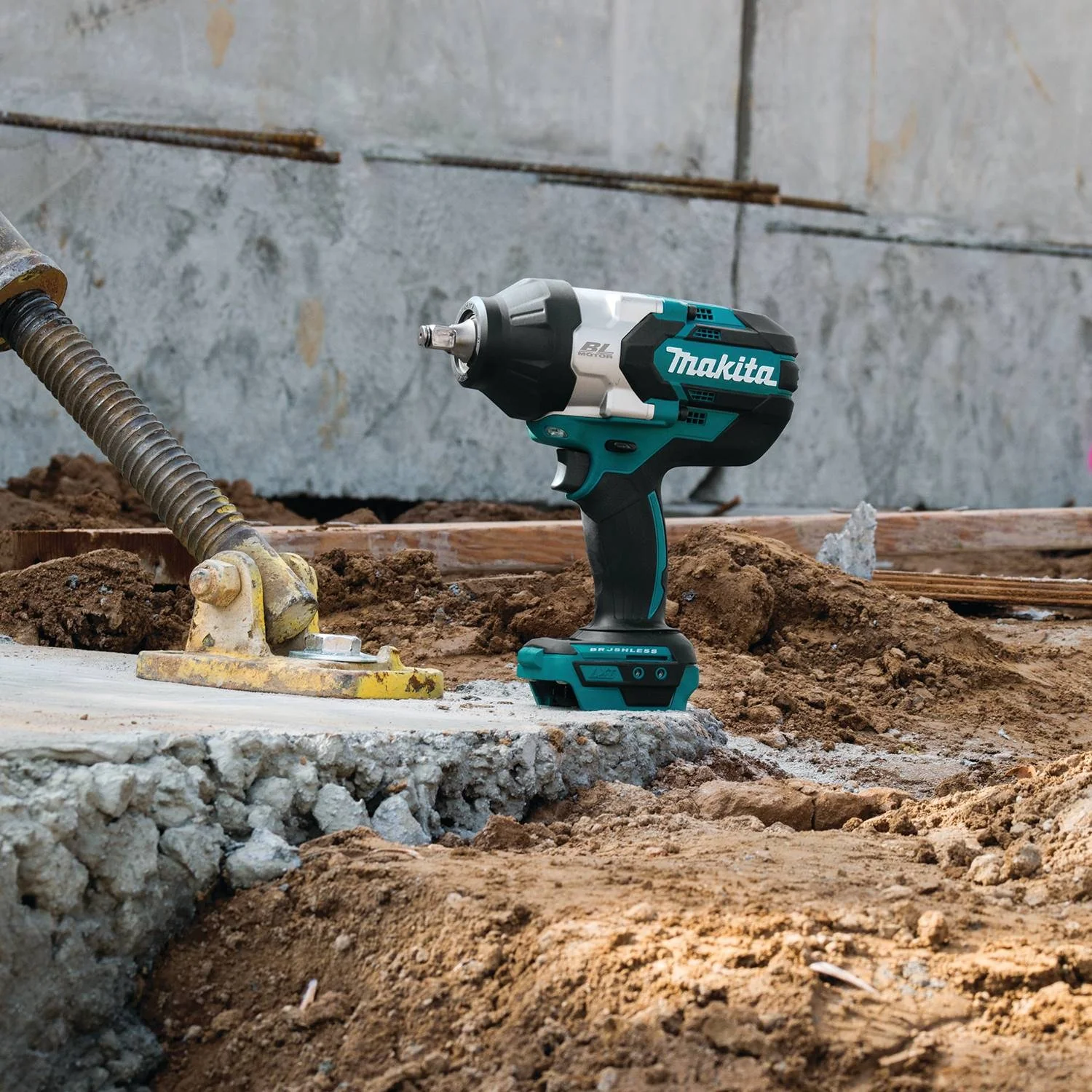 Makita 18V LXT (XWT08Z) Lithium-Ion Brushless Cordless High-Torque 1/2" Sq. Drive Impact Wrench w/ Friction Ring Anvil (Bare Tool) - Image 3