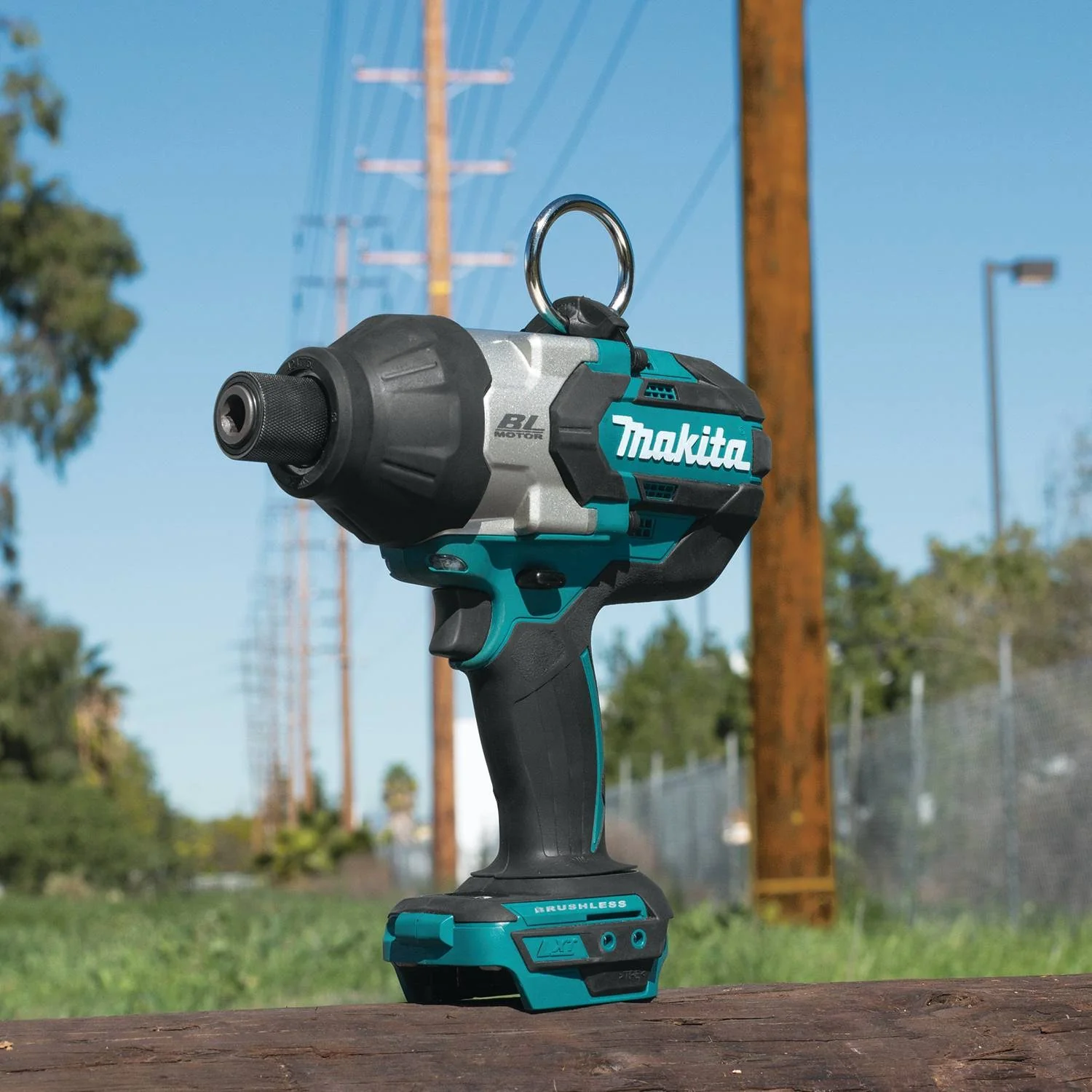 Makita 18V LXT Lithium-Ion Brushless Cordless High-Torque 7/16 In. Hex Impact Wrench (Bare Tool) - Image 2