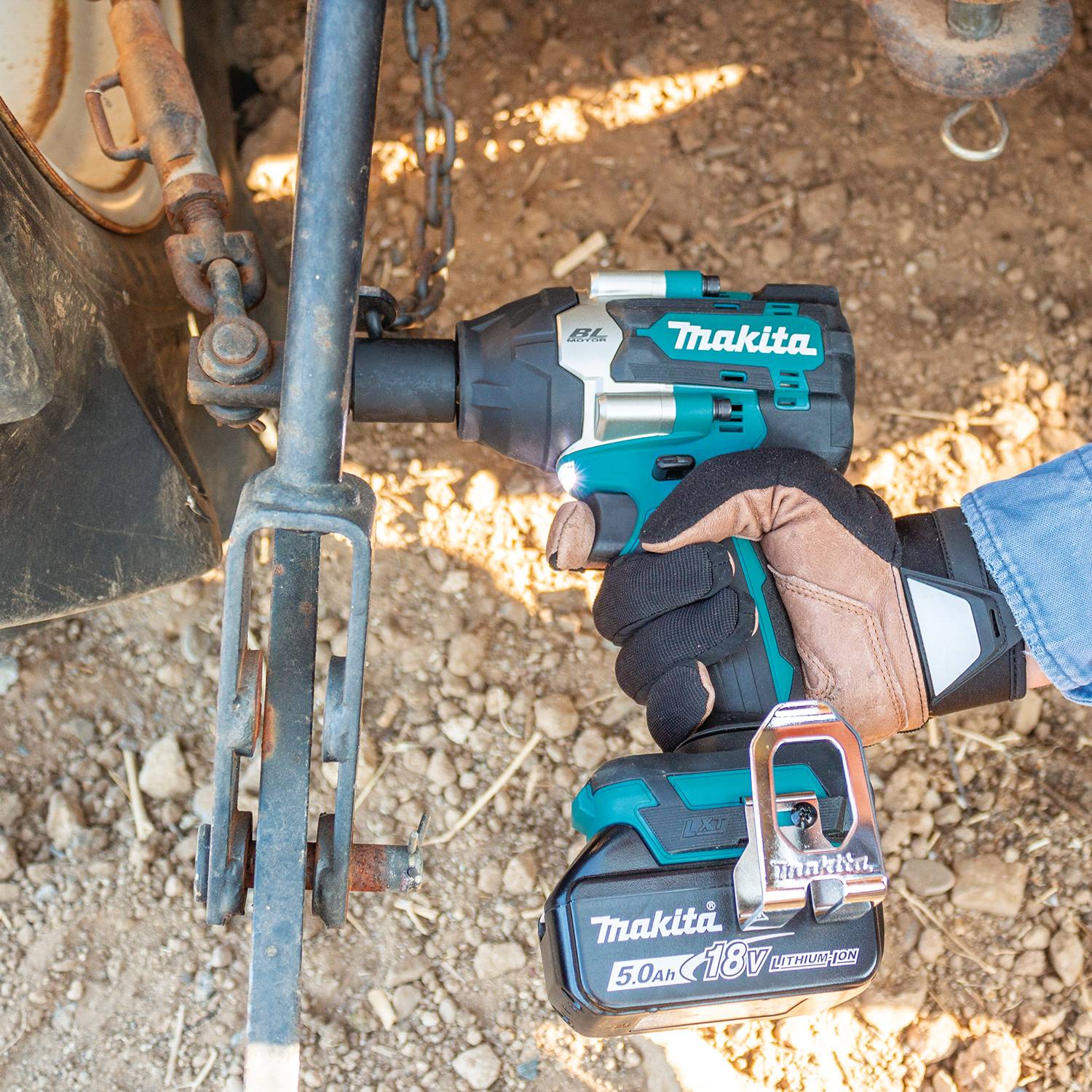 Makita (XWT17T) 18V LXT Lithium-Ion Brushless Cordless 4-Speed Mid-Torque 1/2" Sq. Drive Impact Wrench Kit w/ friction ring anvil
