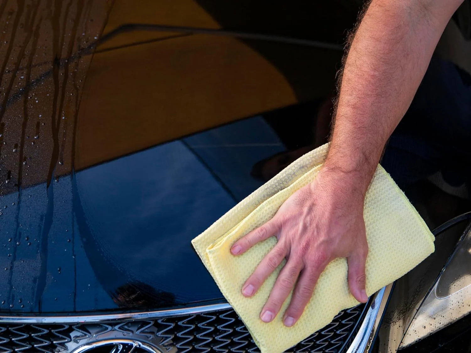 Meguiar's Hybrid Ceramic Wax, Easy-to-Use Spray Wax for Car Detailing with the Superior Protective Power of Advanced SiO2 Hybrid Barrier Technology, 26 Oz Spray Bottle - Image 7