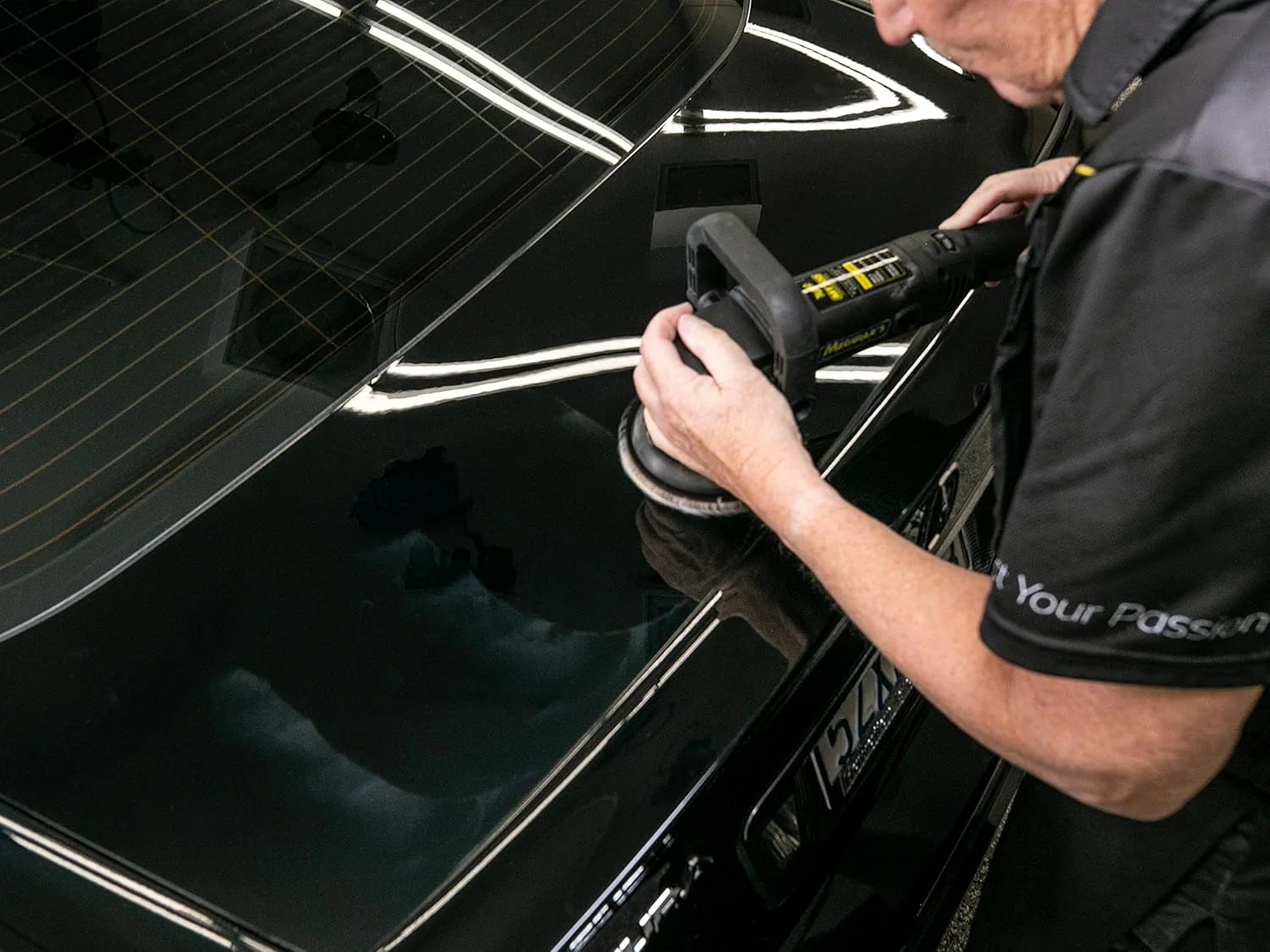 Meguiar's Professional Ultra Polishing Wax D16601 - Premium Scratch Removal, Car Polish, and Car Wax in One - One-Step Cleaner Wax that's Easy to Use - Restores Clarity and Shine, 128 Oz, 1 Gal - Image 6