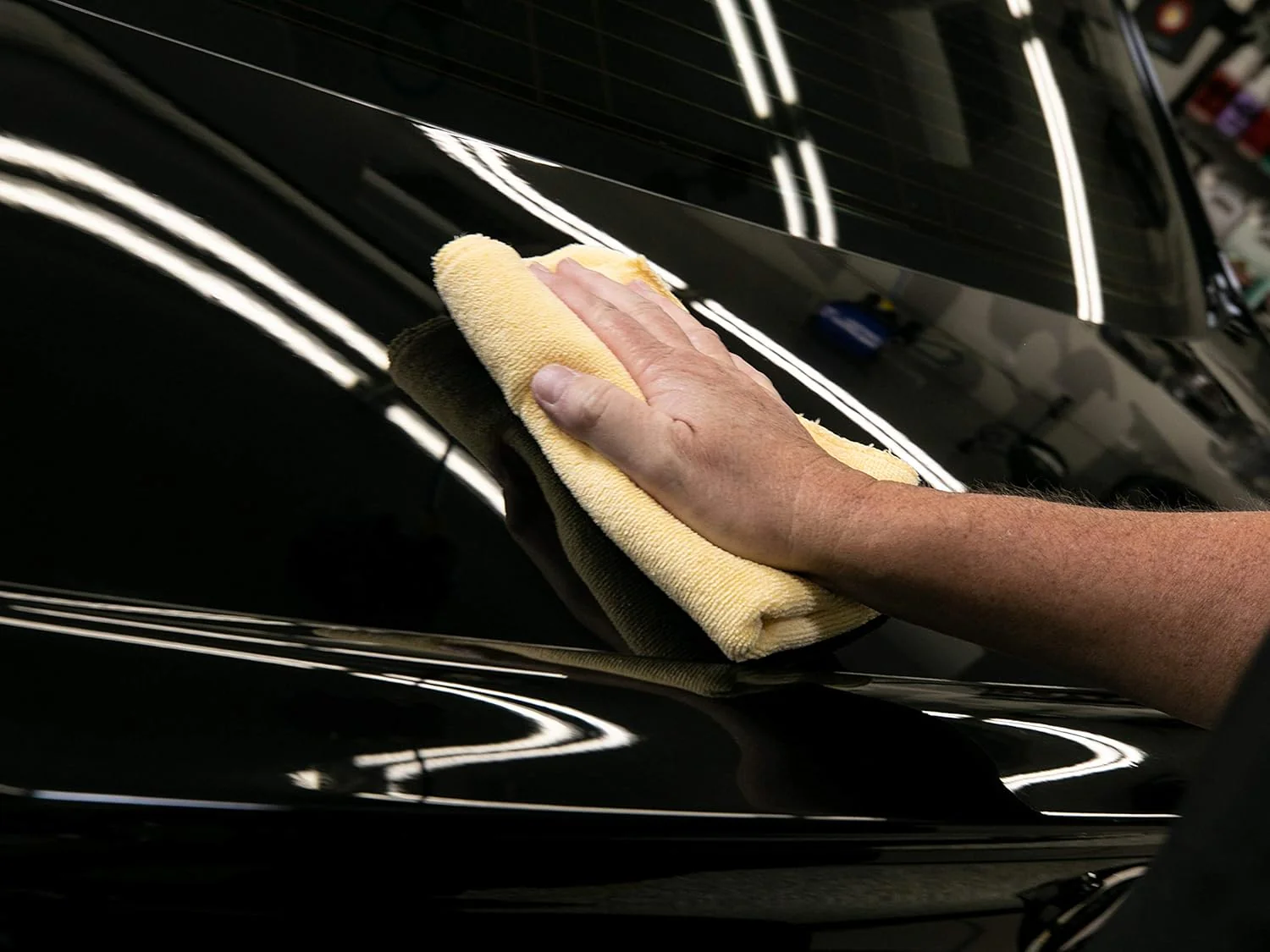 Meguiar's Professional Ultra Polishing Wax D16601 - Premium Scratch Removal, Car Polish, and Car Wax in One - One-Step Cleaner Wax that's Easy to Use - Restores Clarity and Shine, 128 Oz, 1 Gal - Image 7