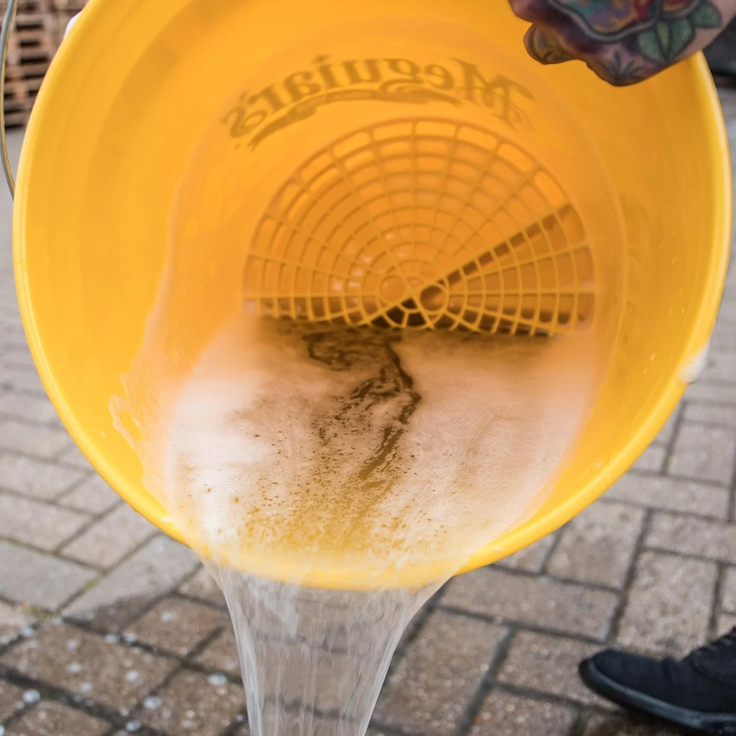 Meguiar's X3003 Yellow Bucket, Car Wash Bucket for Water and Suds, 3.5 Gallon - Image 7
