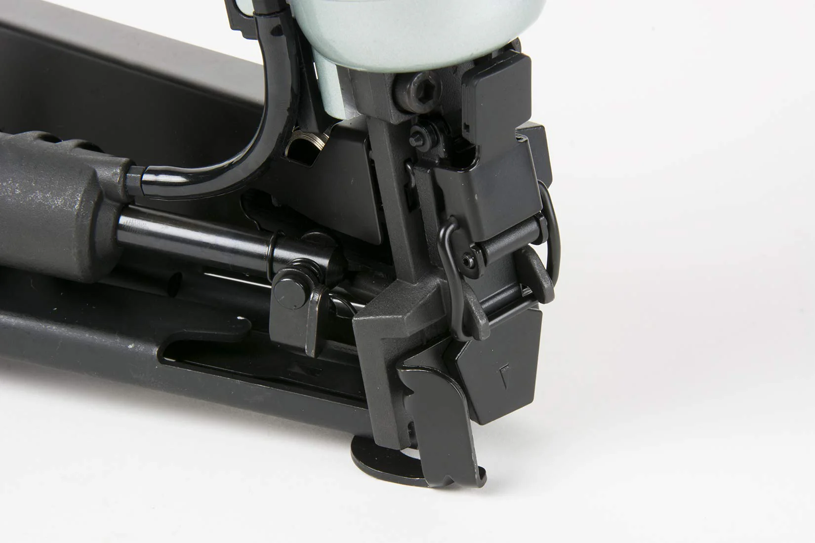 Metabo HPT Cap Stapler, Pneumatic, 18 Gauge, 1" Cap Diameter, 7/8" to 1-1/2" Staple Length, 5-Year Warranty - Image 5
