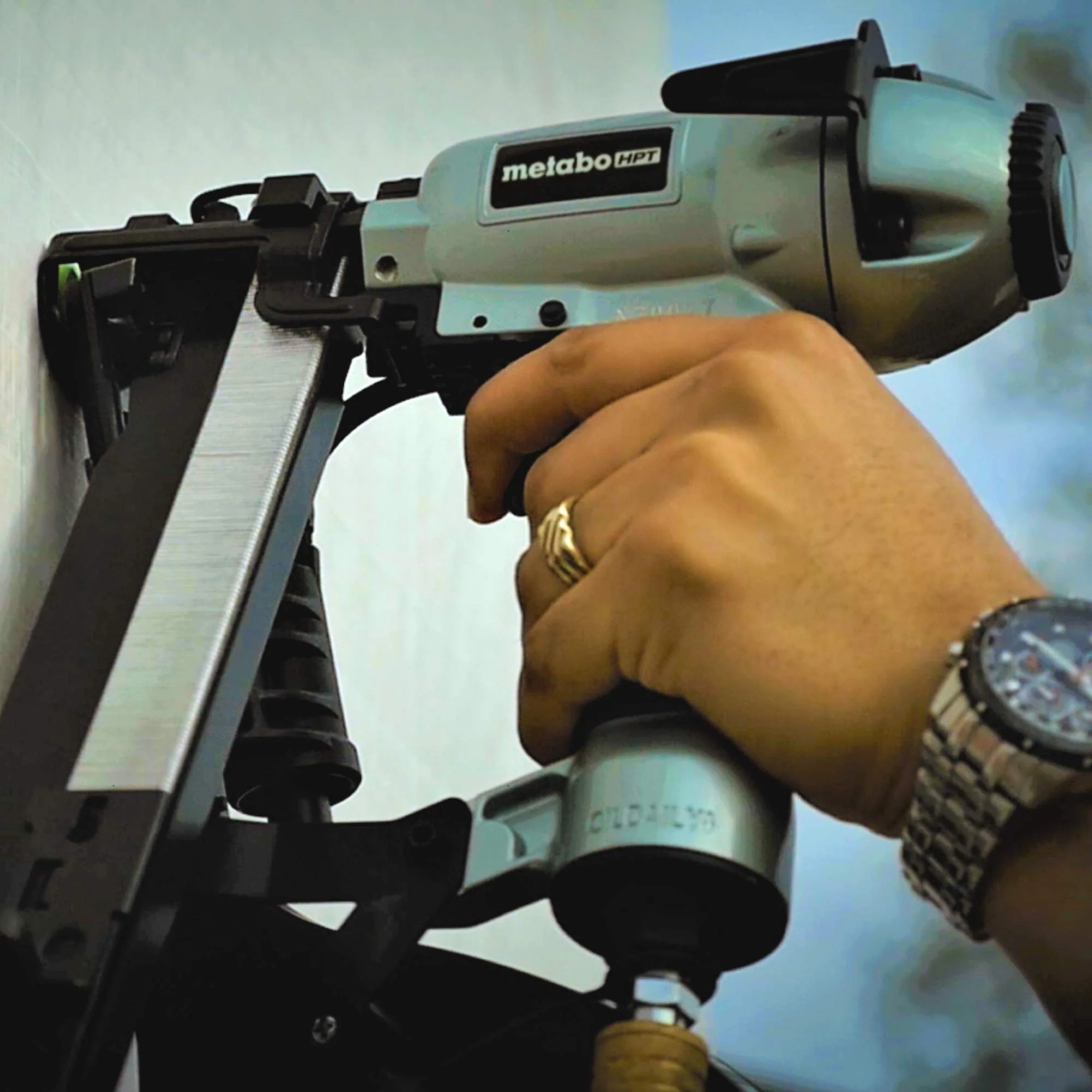 Metabo HPT Cap Stapler, Pneumatic, 18 Gauge, 1" Cap Diameter, 7/8" to 1-1/2" Staple Length, 5-Year Warranty - Image 7