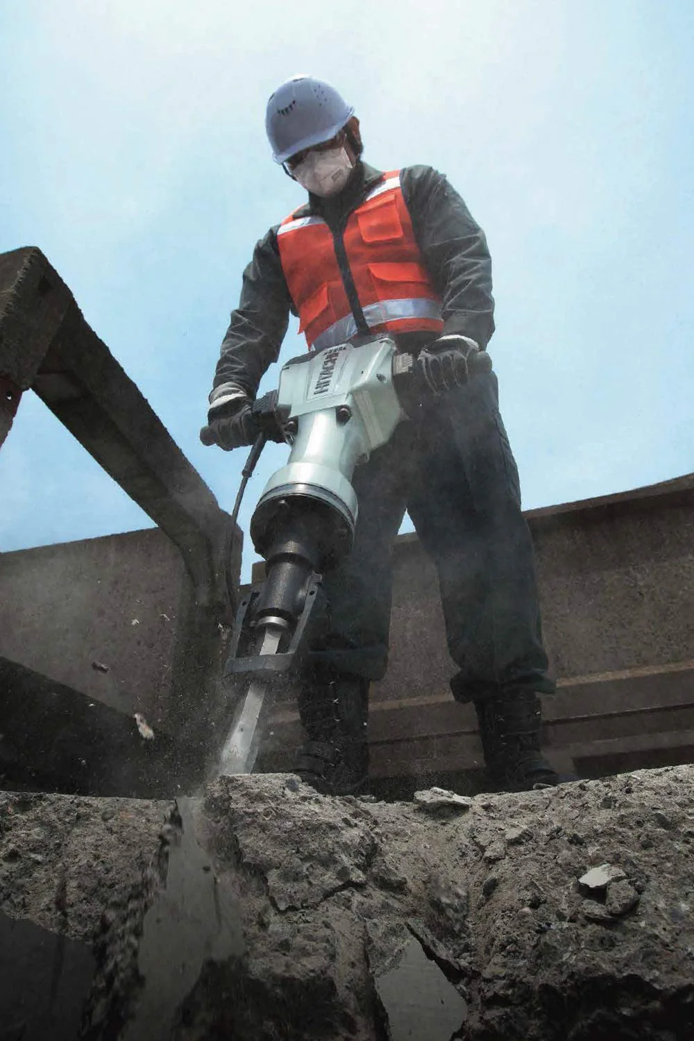 Metabo HPT Demolition Hammer, 70 Pound, 51.6 Ft-Lbs (70J) of Impact Energy, 1-1/8 In. Hex Shank (H90SG) - Image 2
