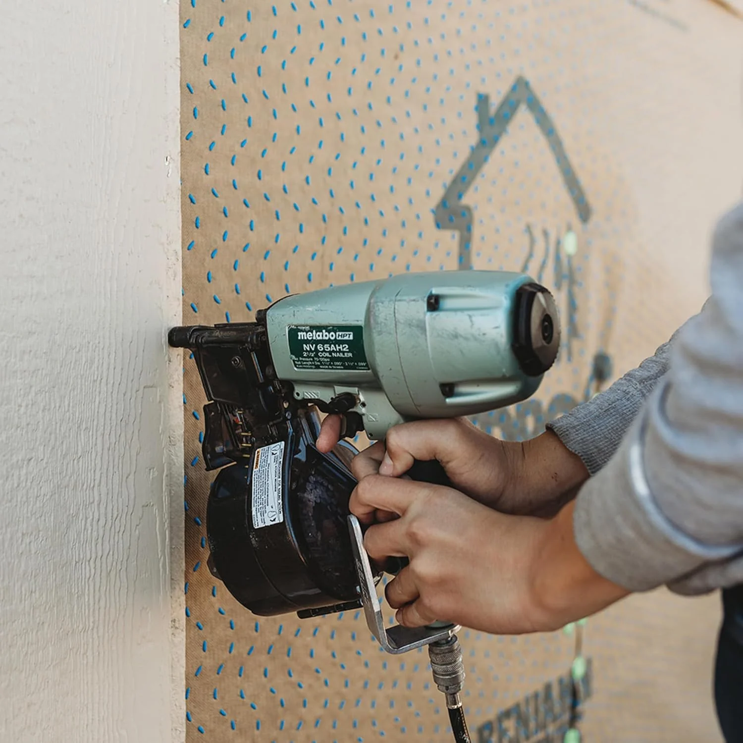 Metabo HPT Pneumatic Siding Nailer + 18V Impact Driver Pro Bundle Kit, 2-1/2 Inch Coil Siding Nailer with BONUS 18V Triple Hammer Impact Driver Kit, KNV65AH2 - Image 4
