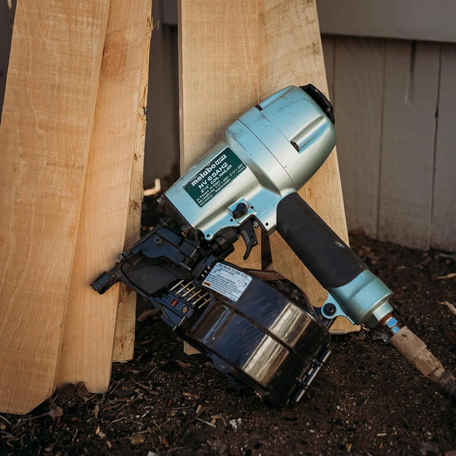 Metabo HPT Pneumatic Siding Nailer + 18V Impact Driver Pro Bundle Kit, 2-1/2 Inch Coil Siding Nailer with BONUS 18V Triple Hammer Impact Driver Kit, KNV65AH2 - Image 5