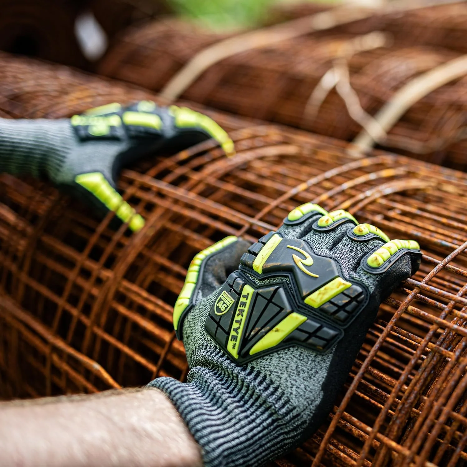 Radians RWG723L Unisex Cut Resistant A6 Nitrile Glove with TPR and TEKTYE Yarn, Large - Image 3