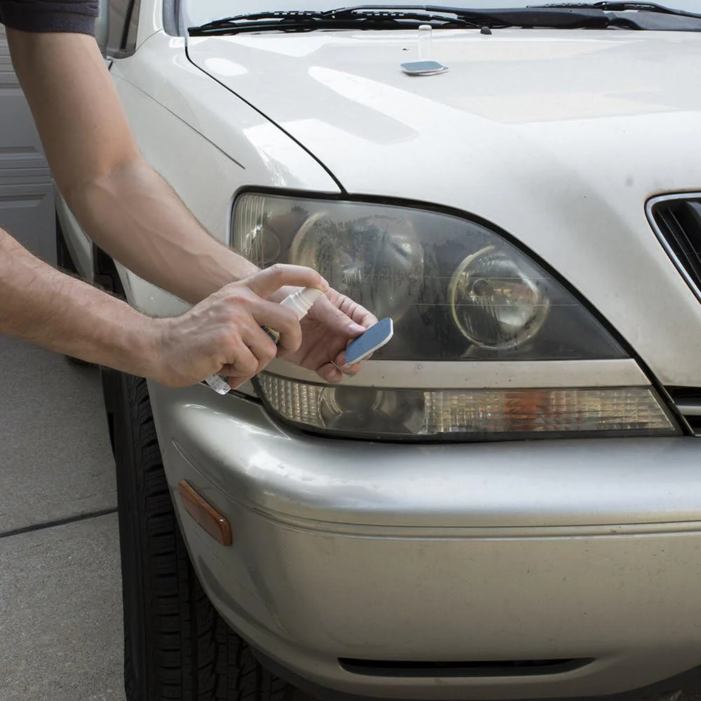 Rain-X 800001809 Headlight Restoration Kit, Cleans and Restores Headlights By Removing Haze and Discoloration Due to Oxidation Headlight Restoration Kit - Image 3