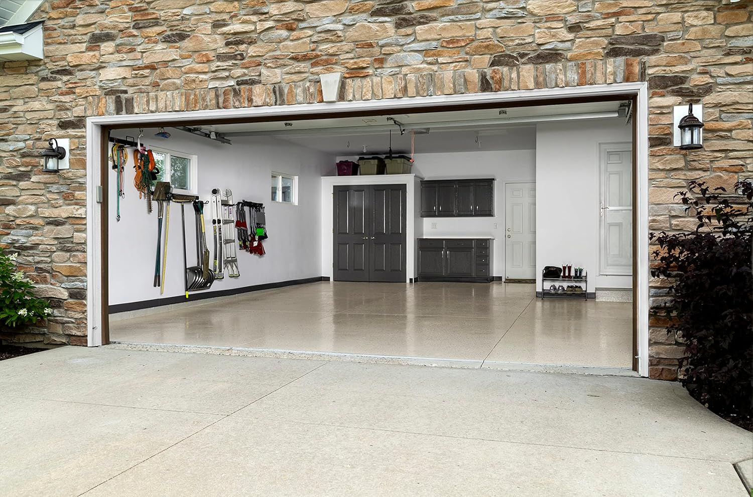 Rust-Oleum 381086 RockSolid Polycuramine Garage Floor Coating, 1 Car Kit, High Gloss Modern Greige - Image 10