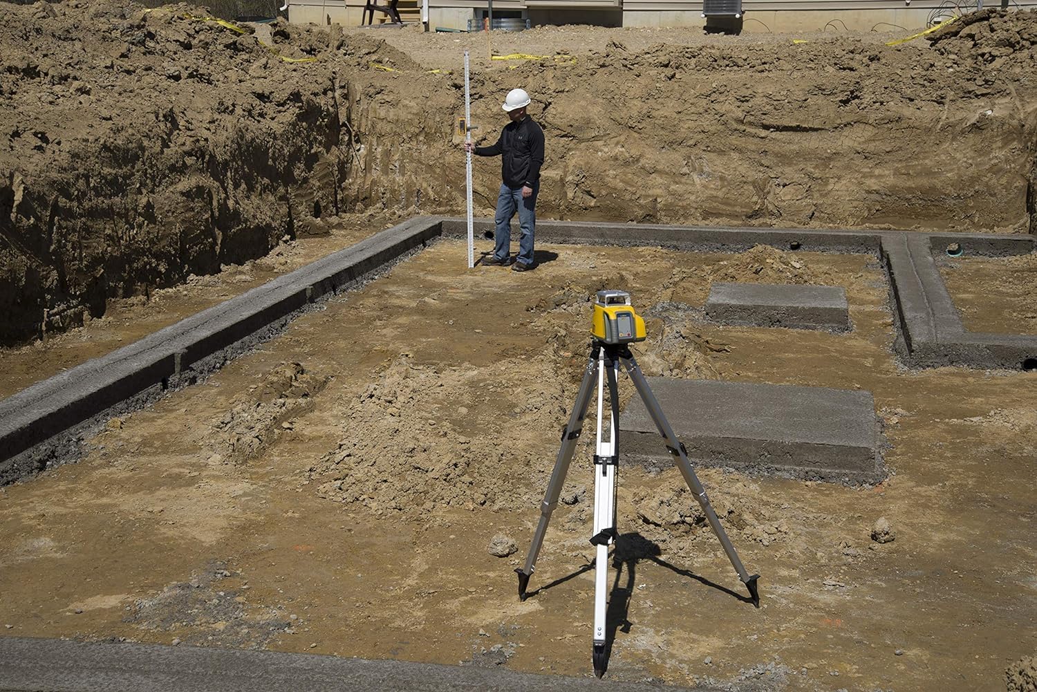 Spectra Precision LL300N Laser Level, Self Leveling Kit with HL450 Receiver, Clamp, Alkaline Batteries - Image 7