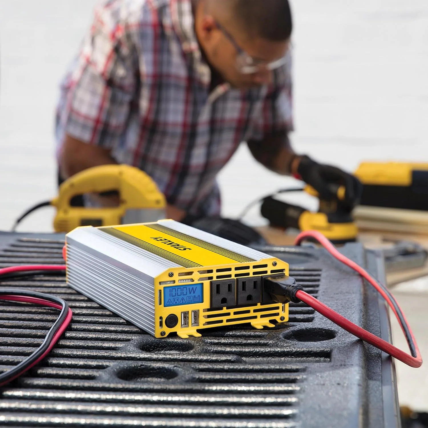 STANLEY PI1000S Power Inverter 1000W Car Converter: Triple AC Outlets, Dual 3.1A USB Ports, 12V DC Adapter 1000W Power Inverter - Image 5