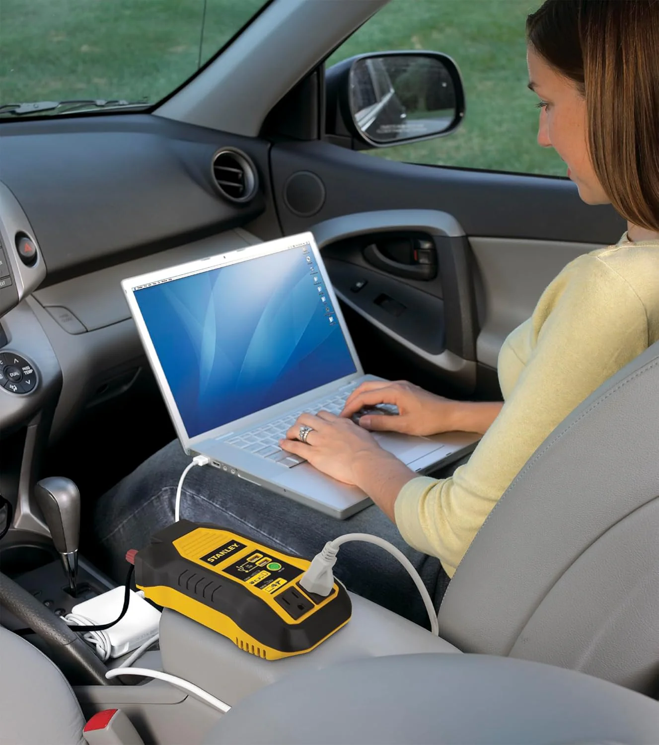 STANLEY PI500S Power Inverter 500W Car Converter: Dual AC Outlets, 3.1A USB Ports, 12V DC Adapter, Battery Clamps - Image 2