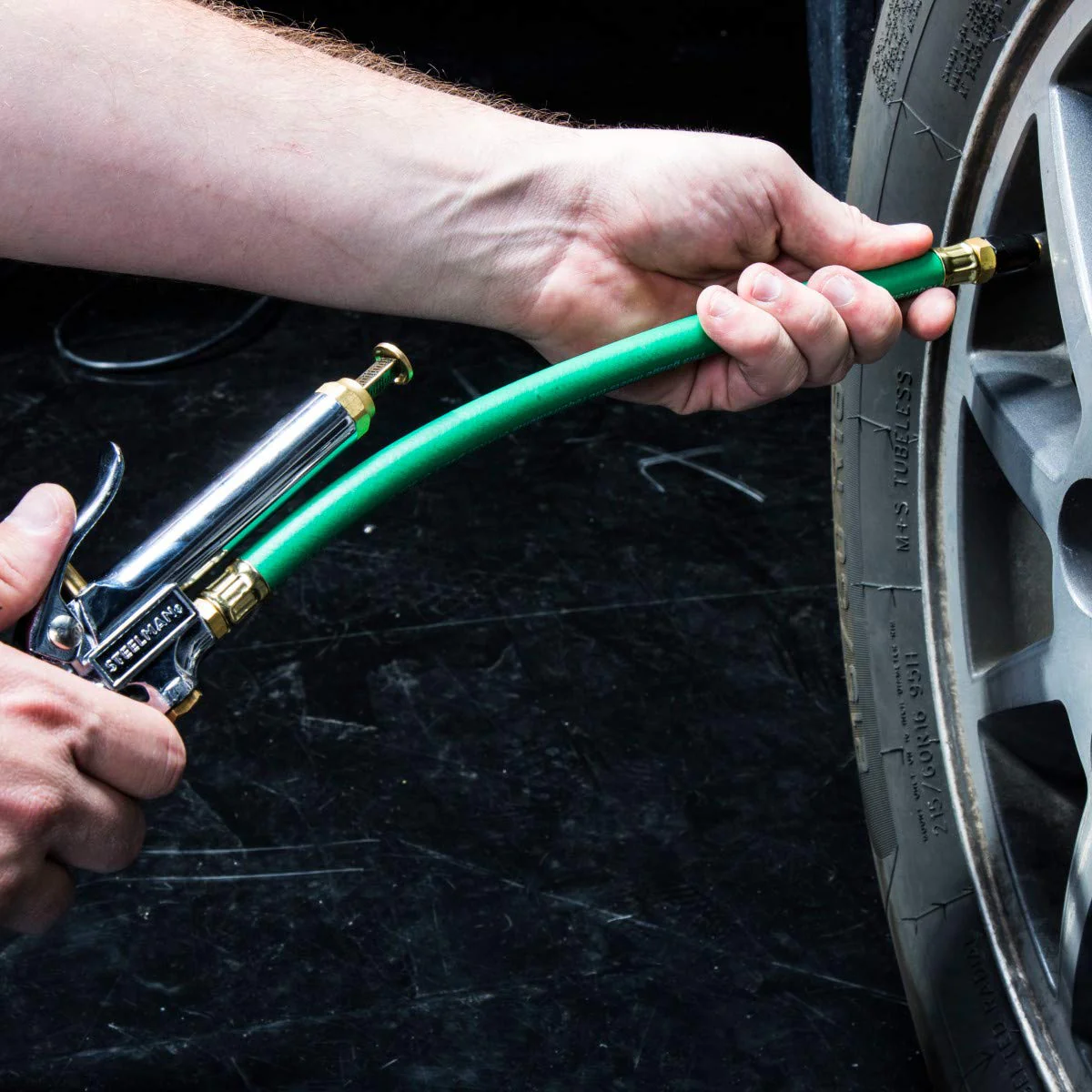 Steelman 75052 Straight Chuck Tire Inflator with Built-in Gauge and Green 12-Inch Hose - Image 5